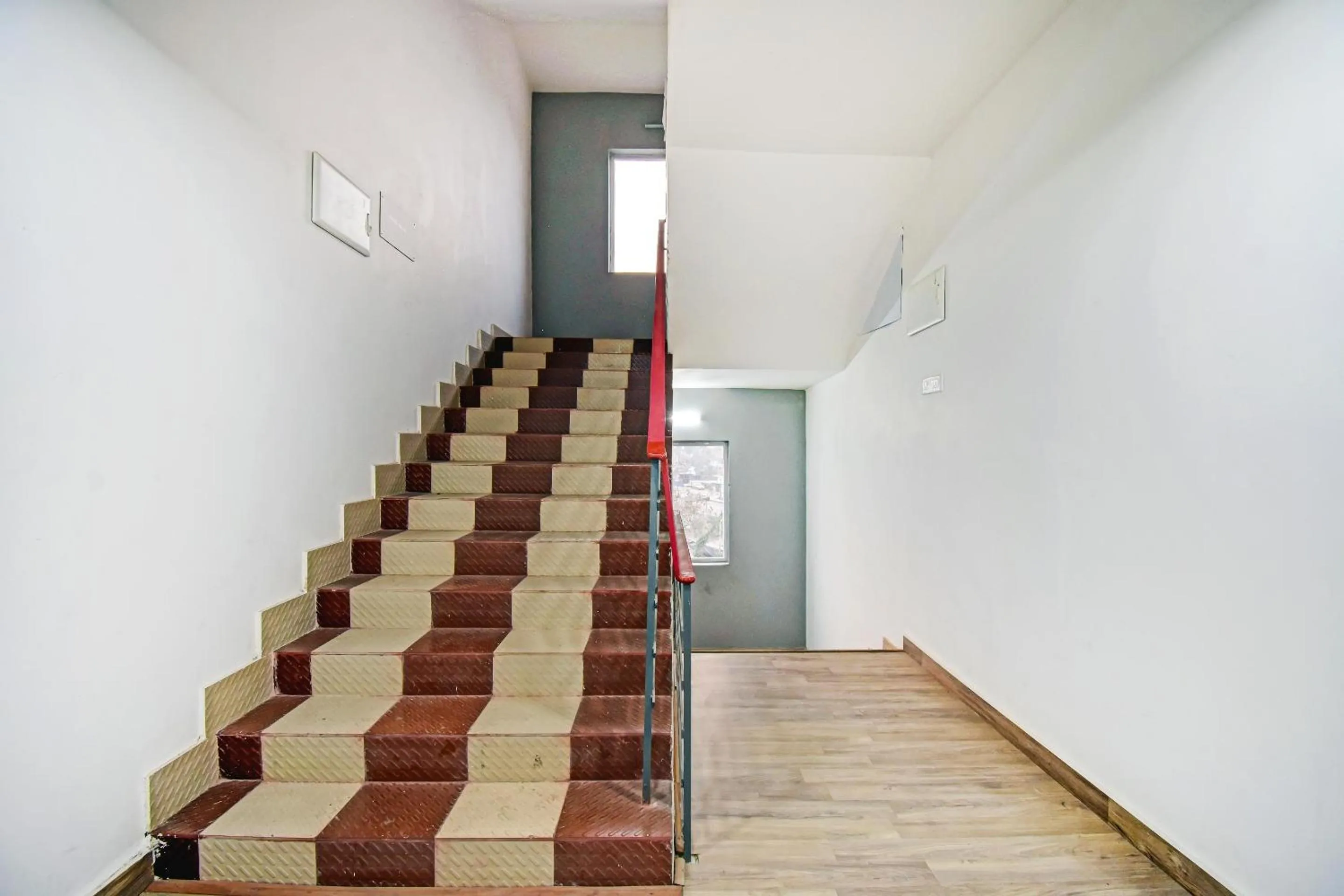 Lobby or reception in Super Townhouse The Royal Retreat