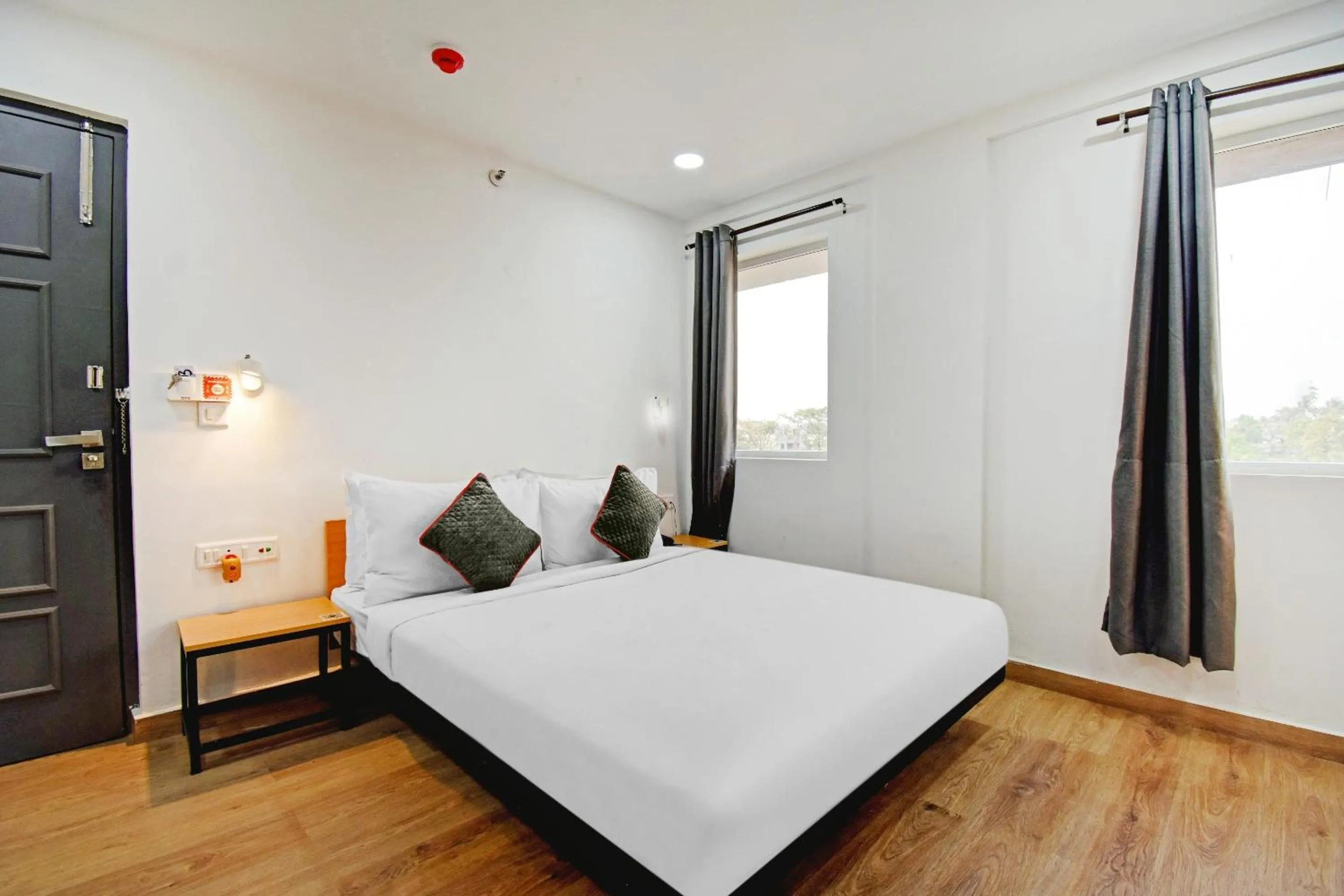 Bedroom, Bed in Super Townhouse The Royal Retreat