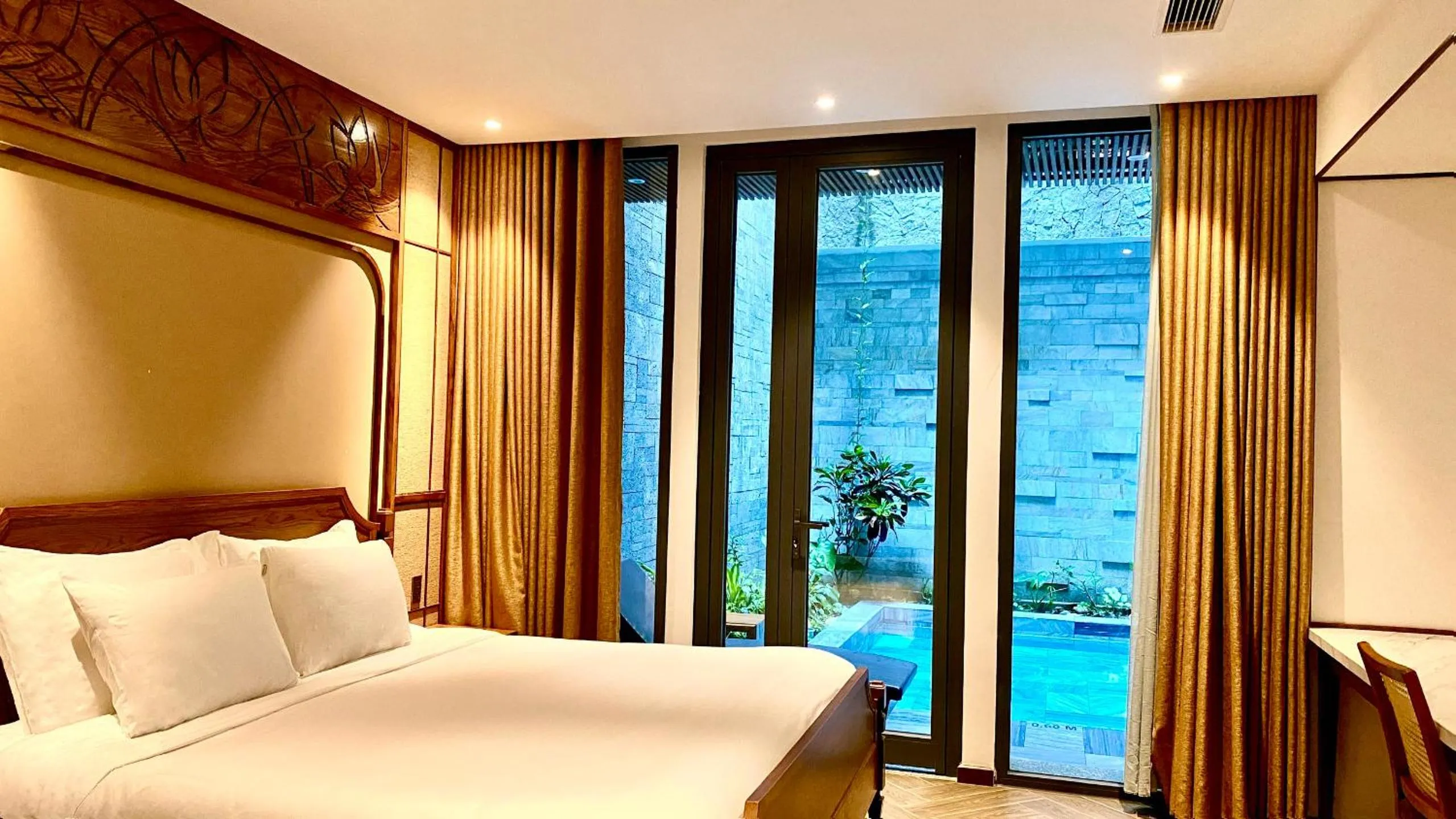 Lake view, Bed in VernalHome Boutique Danang