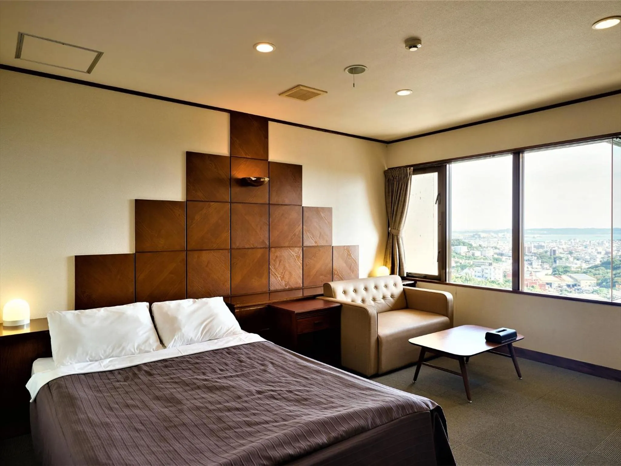 Photo of the whole room, Bed in Purari OKINAWA