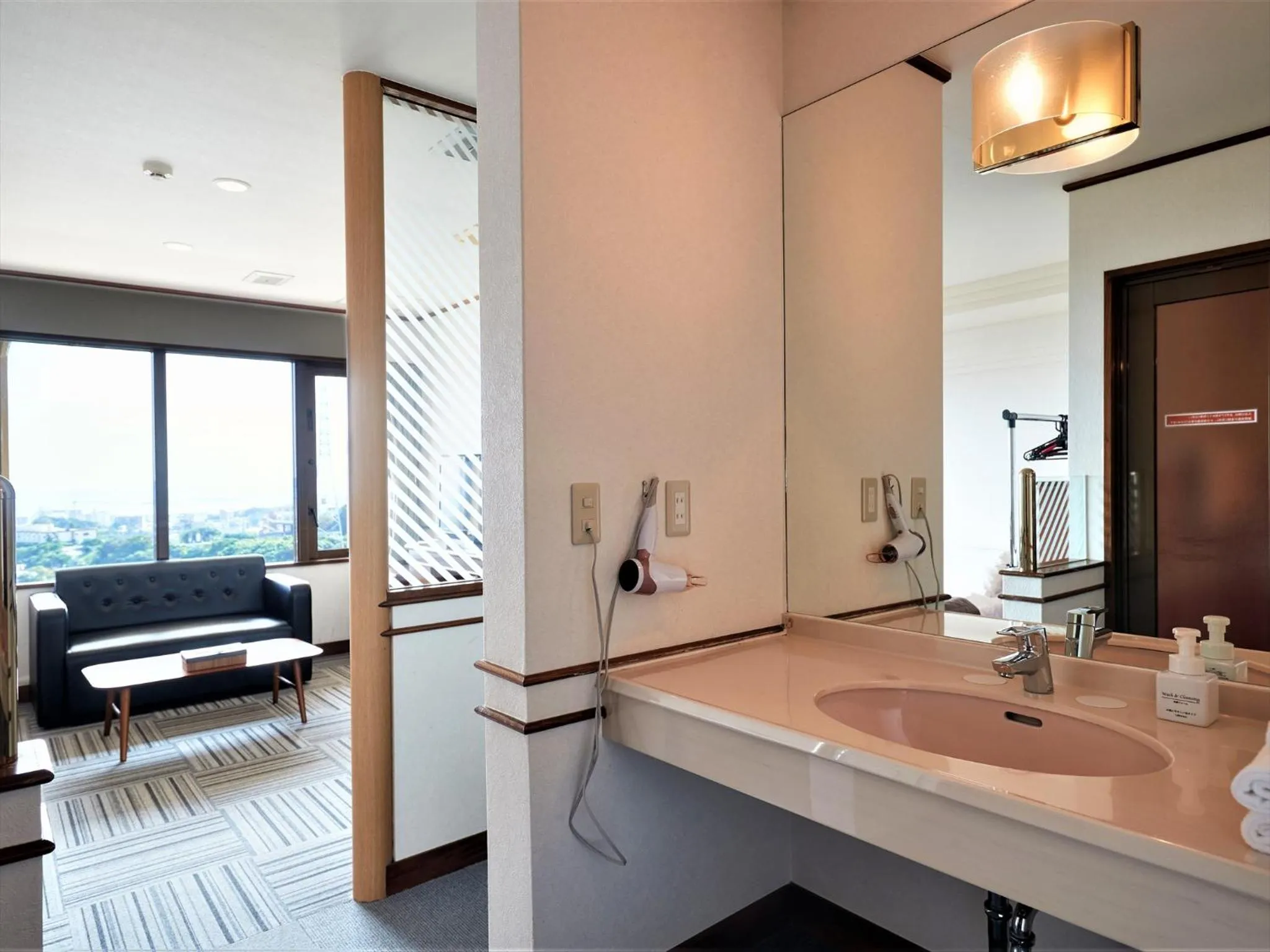 Photo of the whole room in Purari OKINAWA