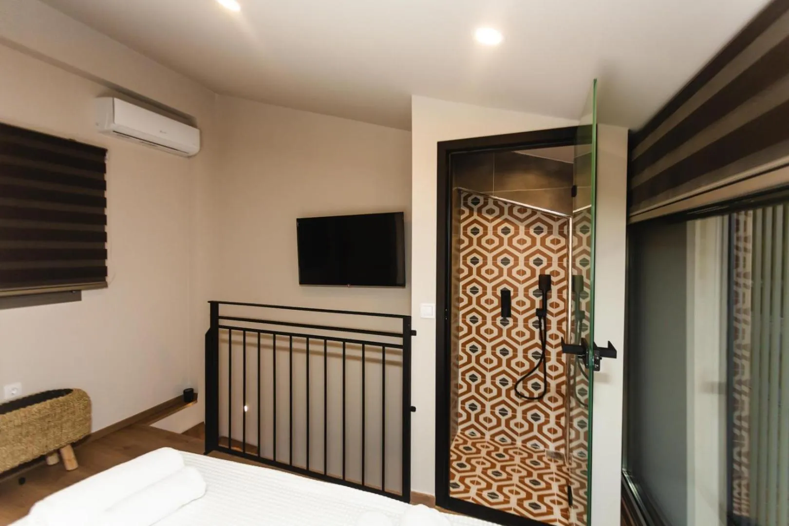 Shower, Bed in Amoessa Boutique - Adults Only