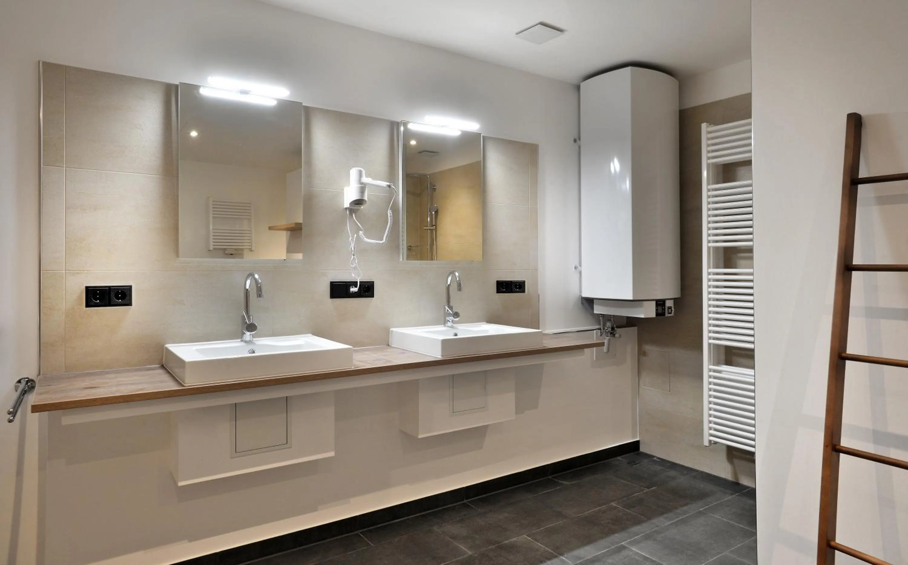 BELLEVUE-Boardinghouse