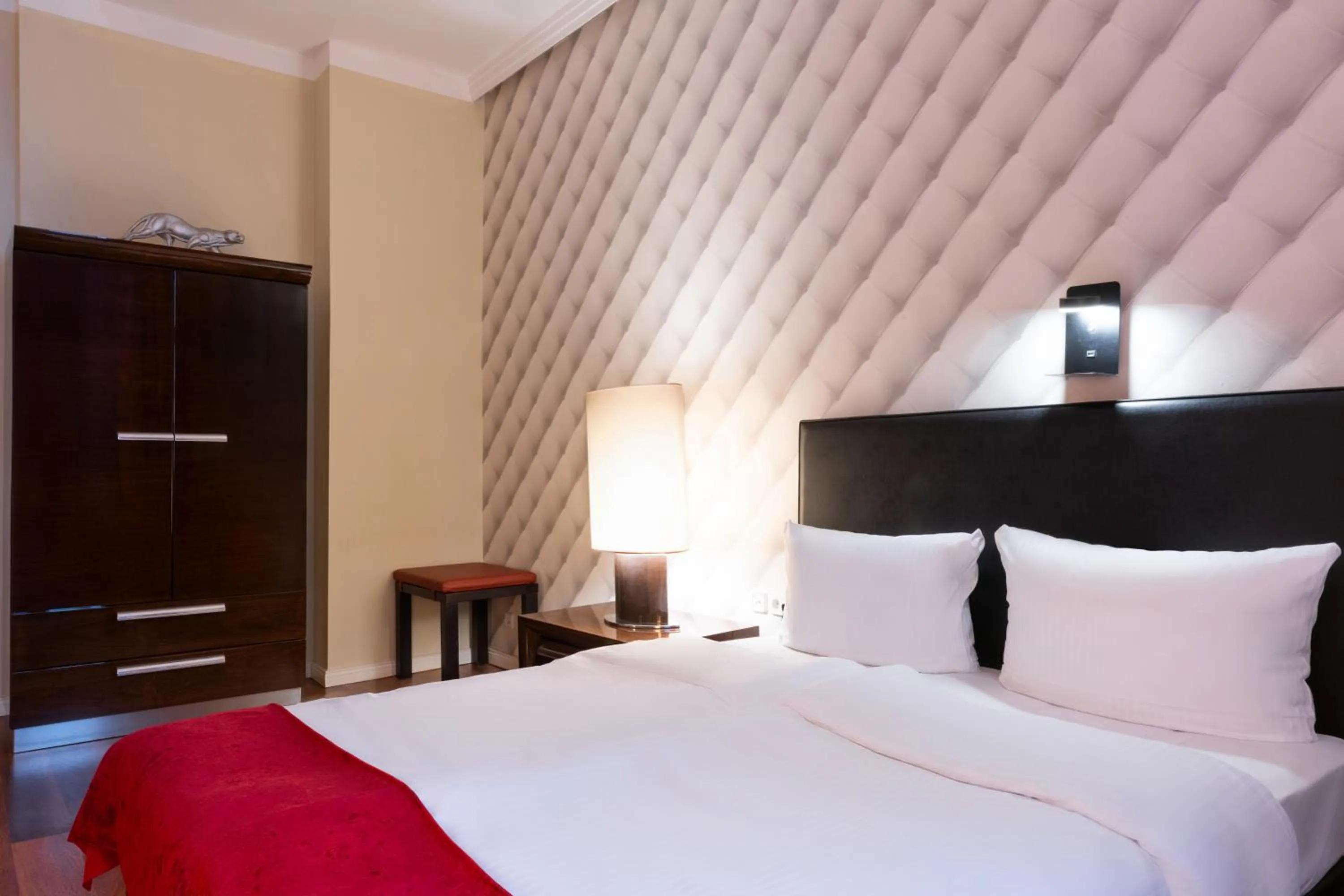 Bed in Hotel Adele am Alex