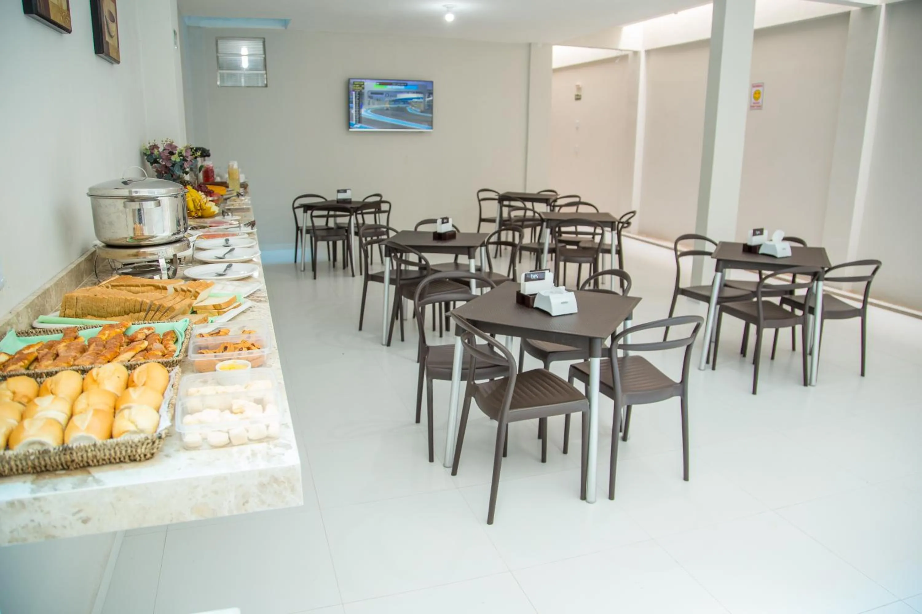 Restaurant/places to eat in Hotel e Pousada Flor do Juá