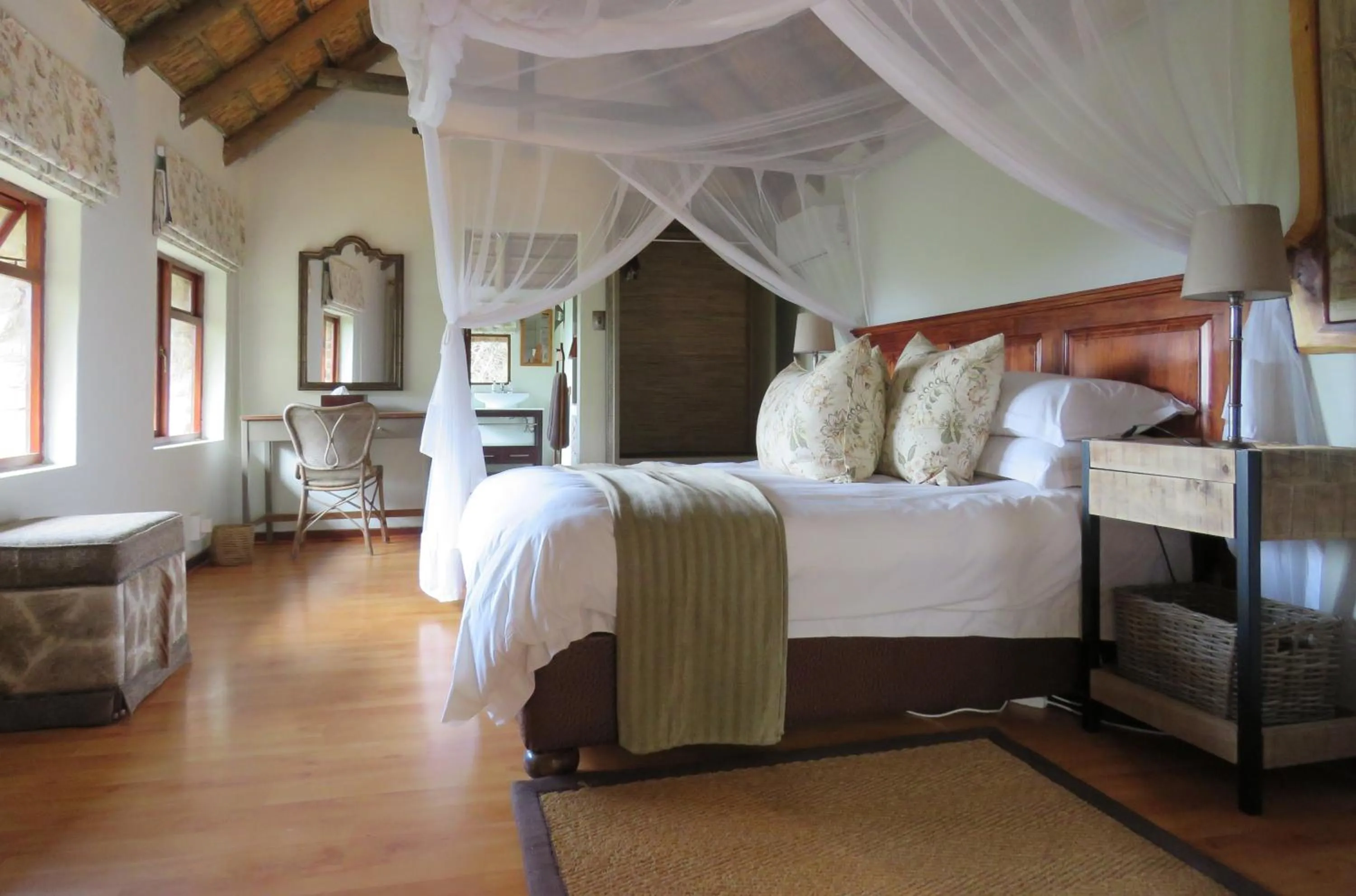 Bedroom, Bed in Woodbury Lodge – Amakhala Game Reserve