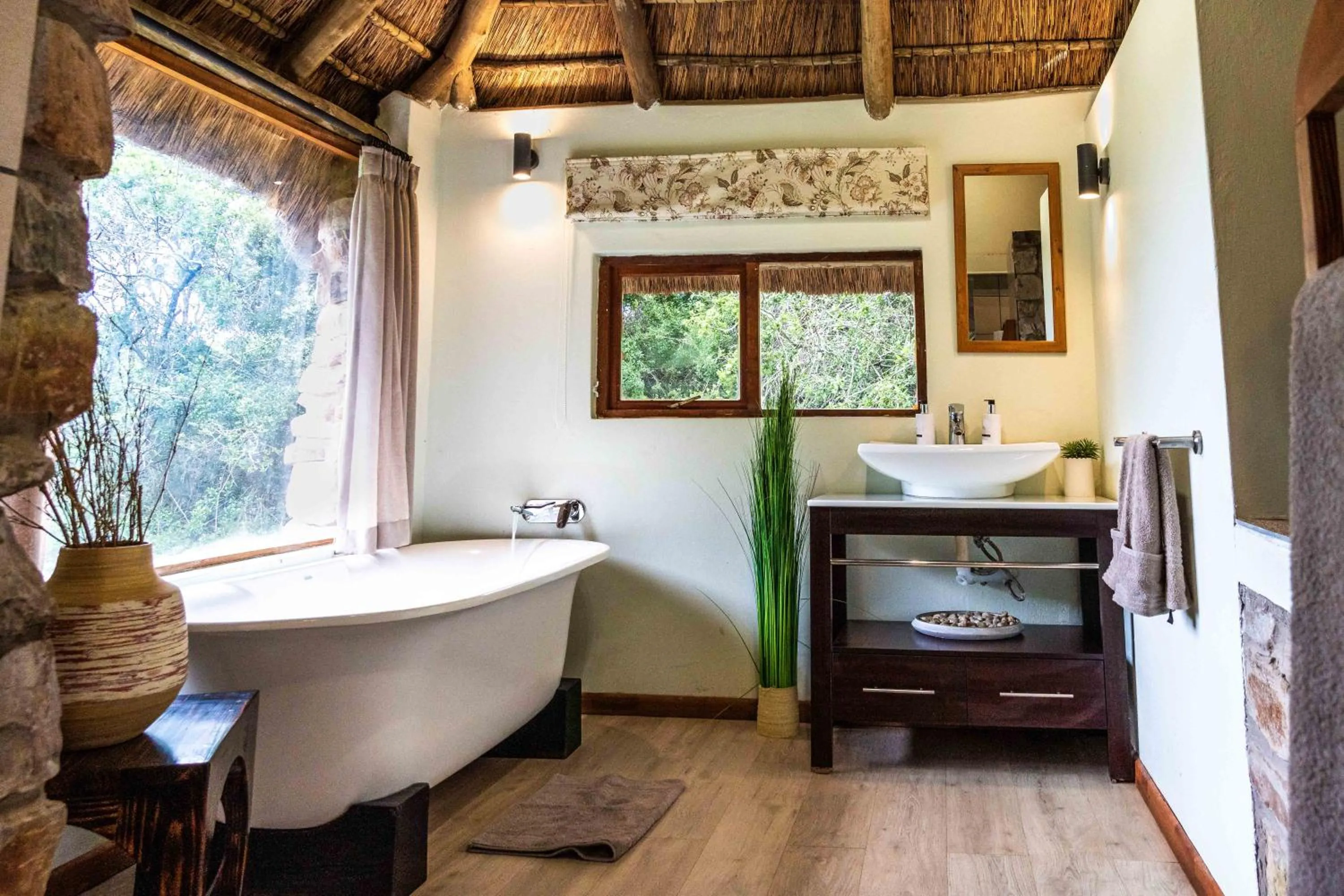 Bathroom in Woodbury Lodge – Amakhala Game Reserve