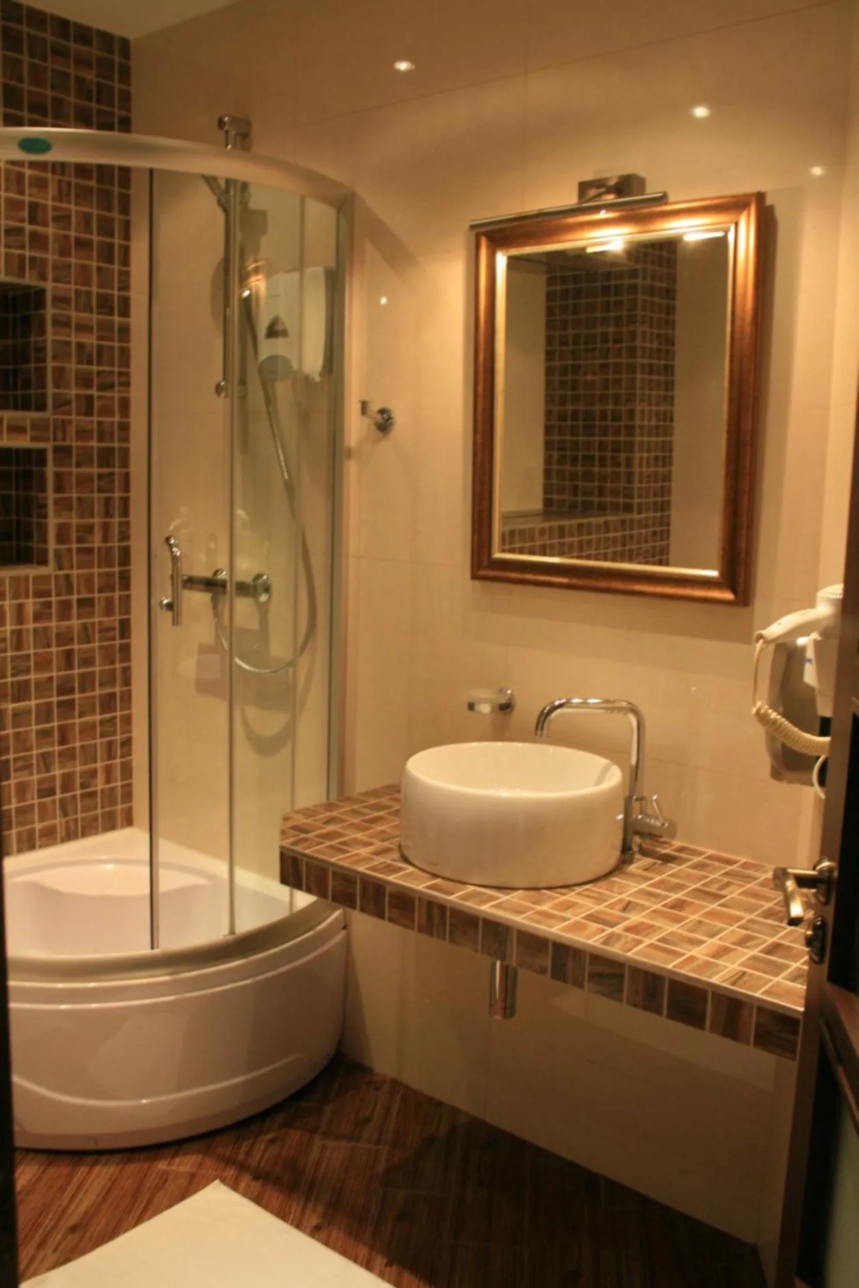 Shower in Aparthotel