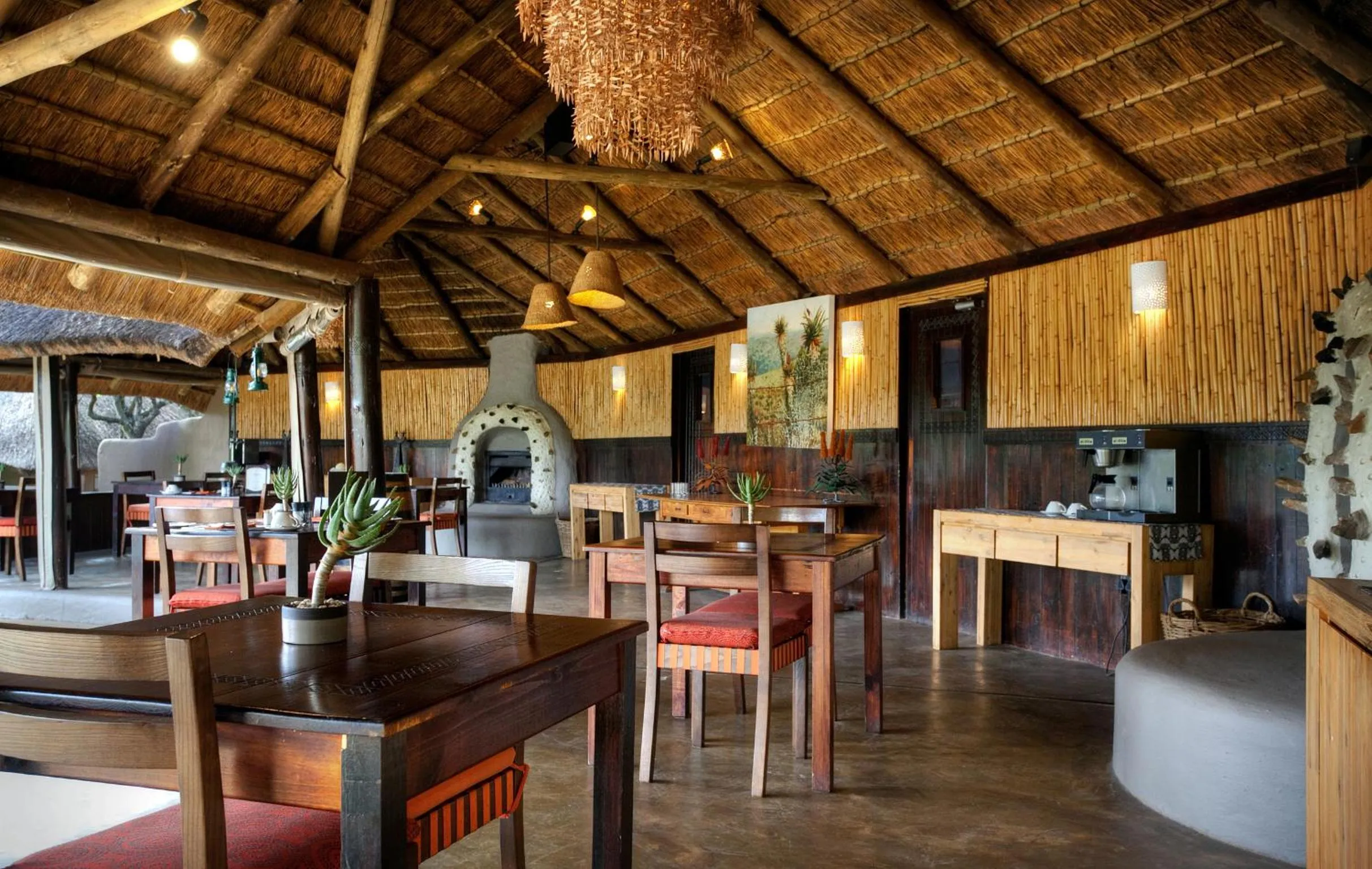 Dining area in Safari Lodge - Amakhala Game Reserve