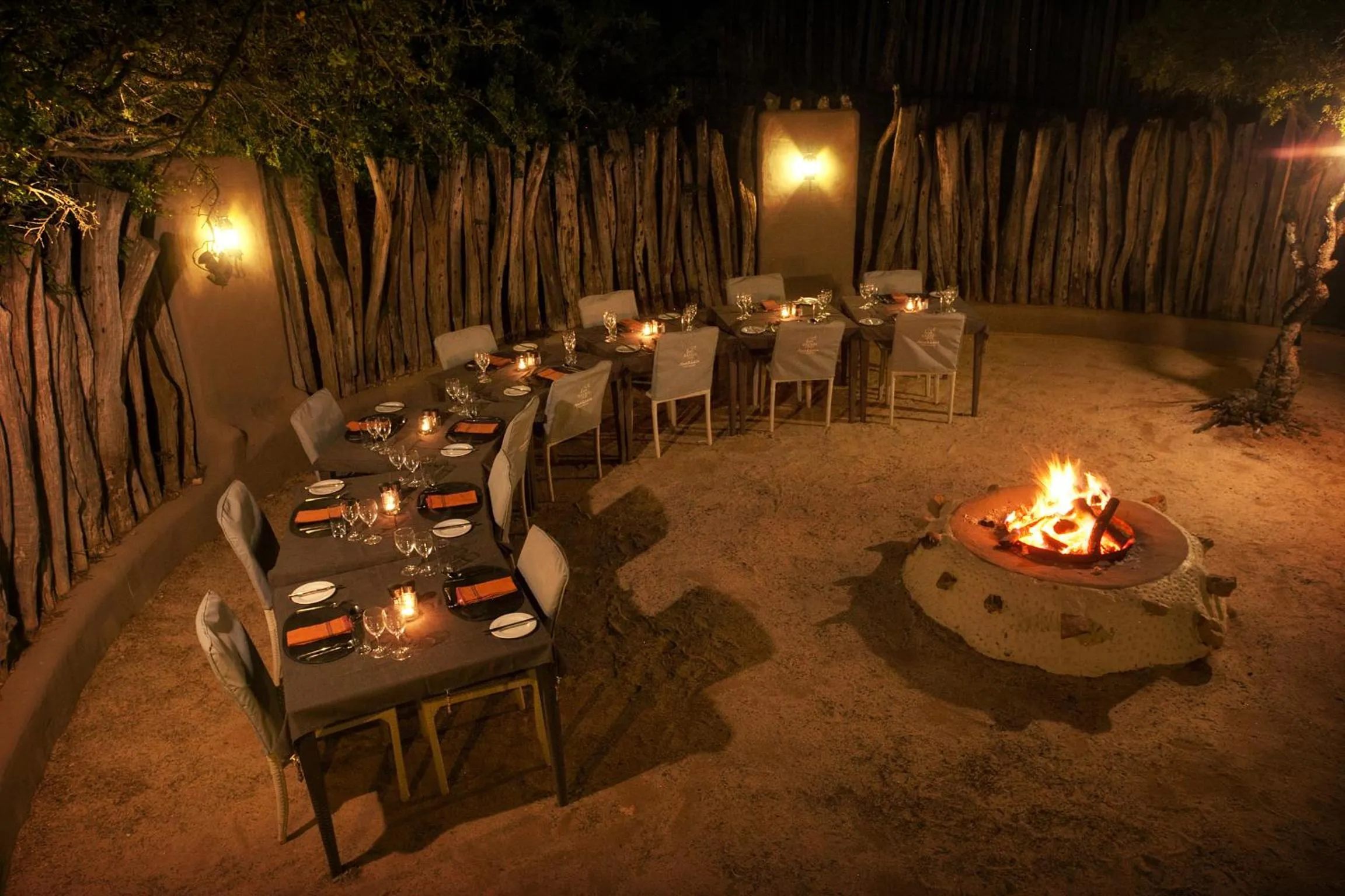 Restaurant/places to eat in Safari Lodge - Amakhala Game Reserve
