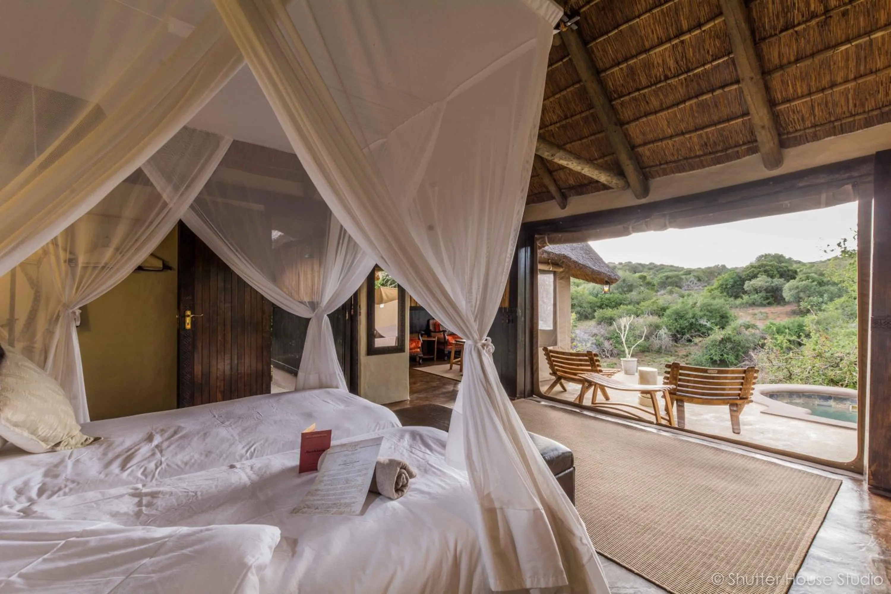 Bedroom, Bed in Safari Lodge - Amakhala Game Reserve