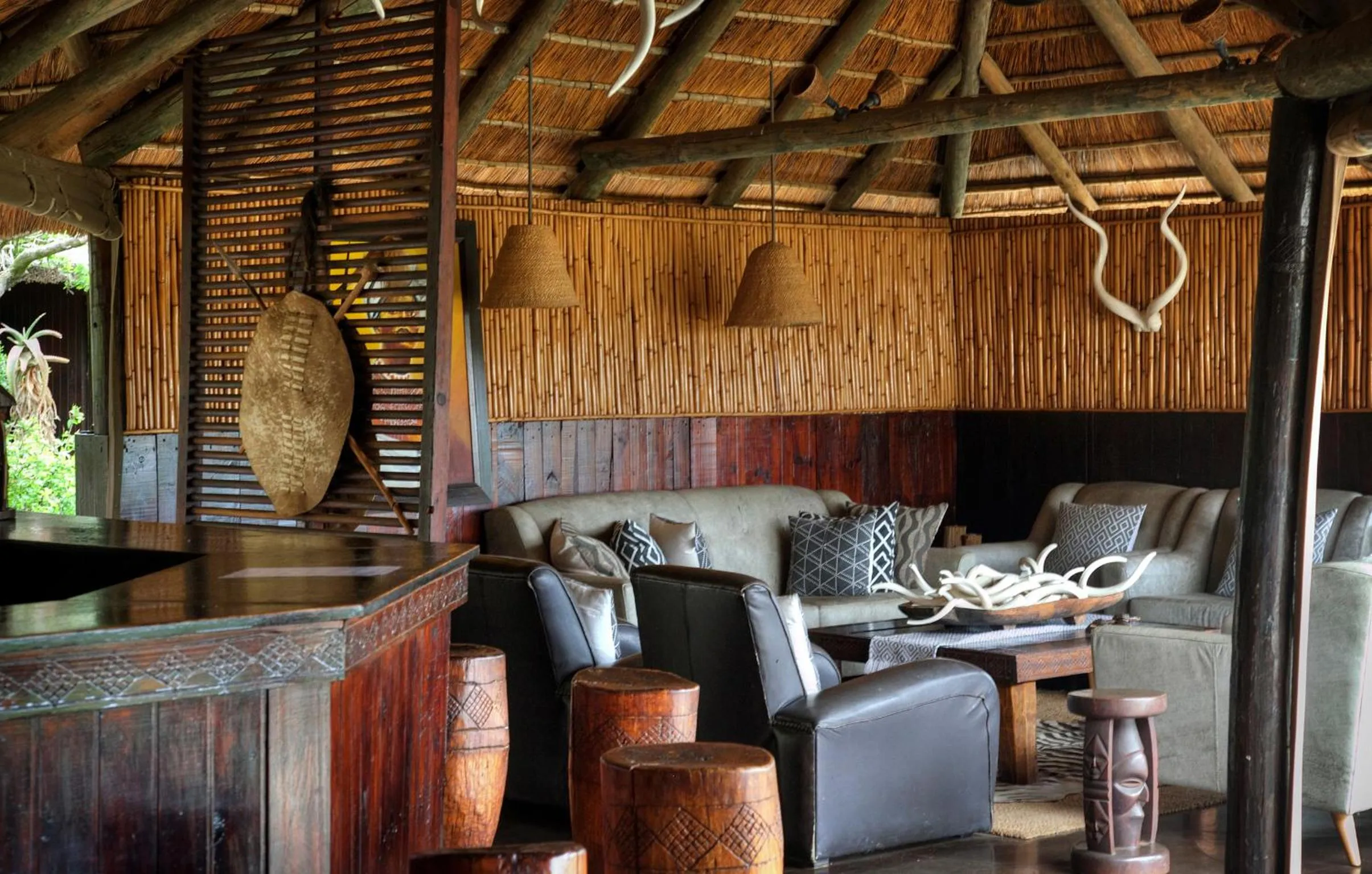 Lounge or bar in Safari Lodge - Amakhala Game Reserve