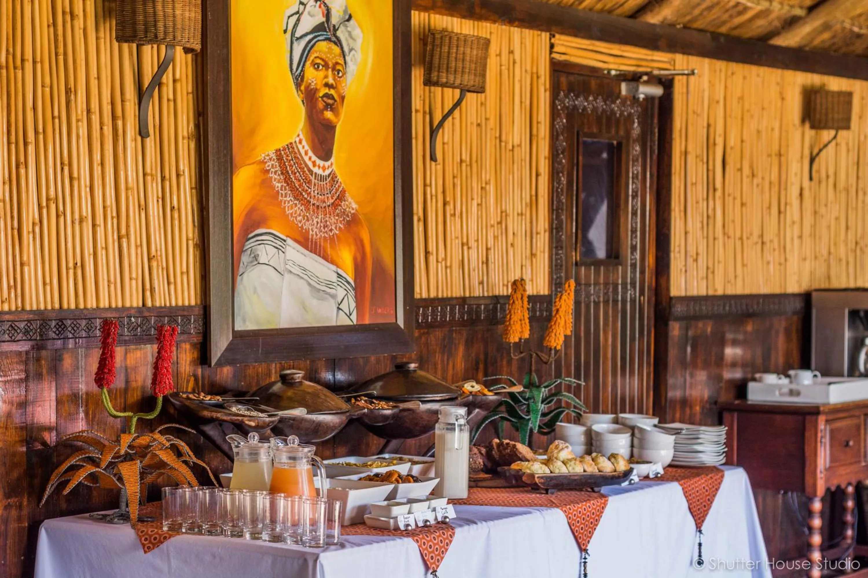 Restaurant/places to eat in Safari Lodge - Amakhala Game Reserve