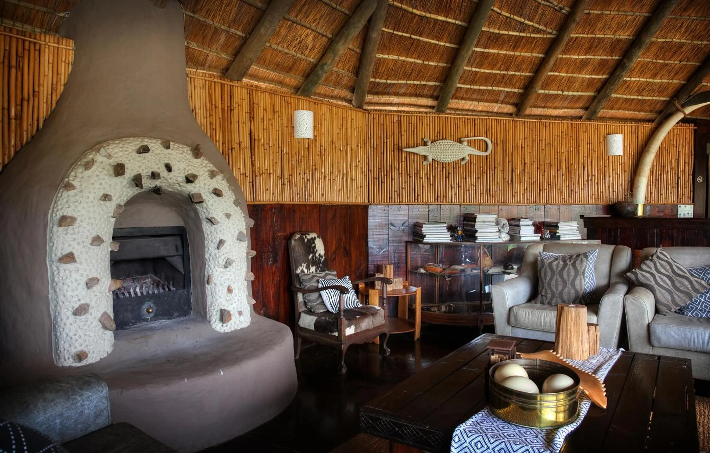 Lounge or bar in Safari Lodge - Amakhala Game Reserve
