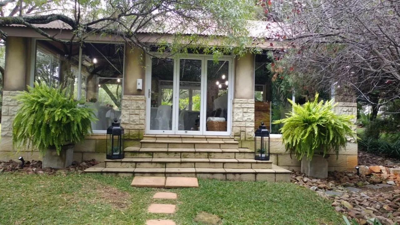 Facade/entrance in North Haven Country Estate