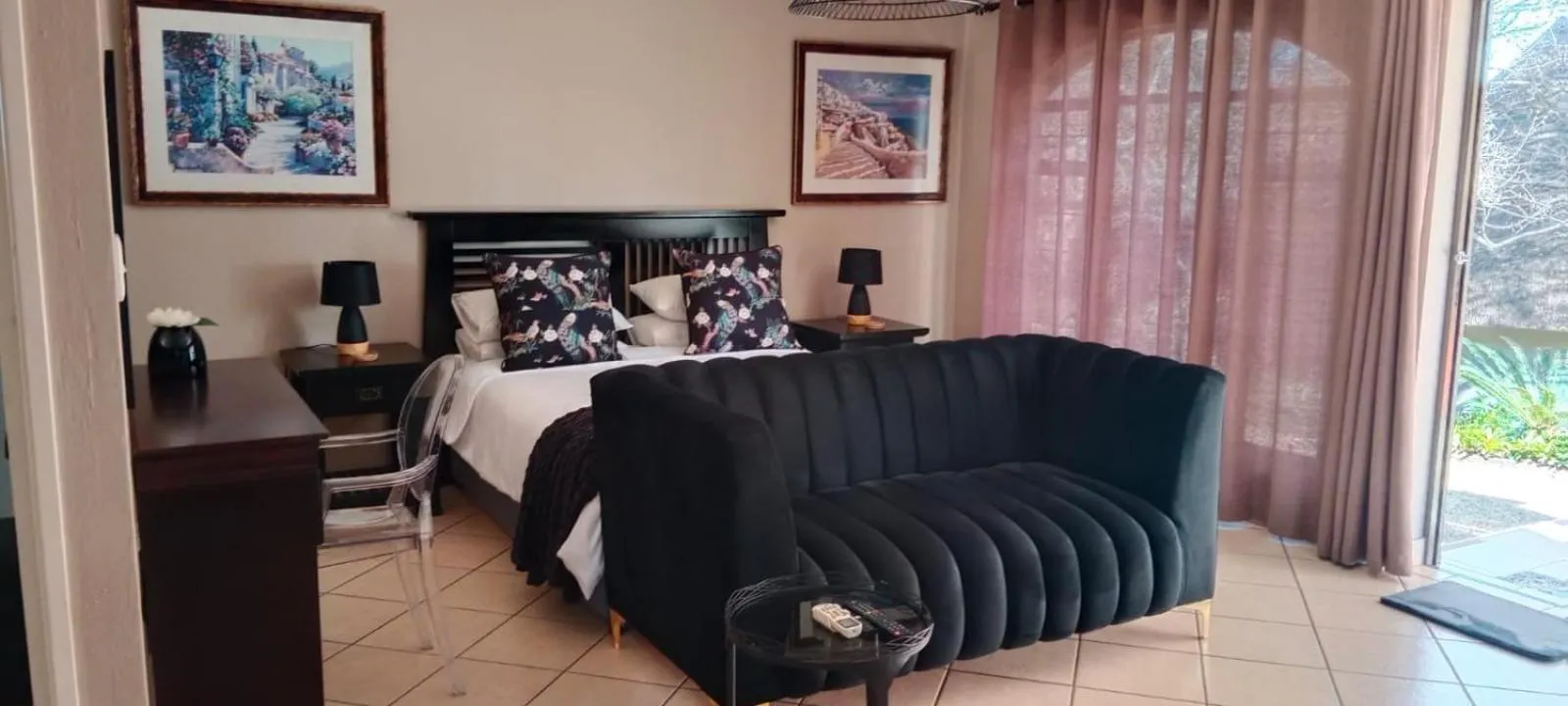 Bed in North Haven Country Estate