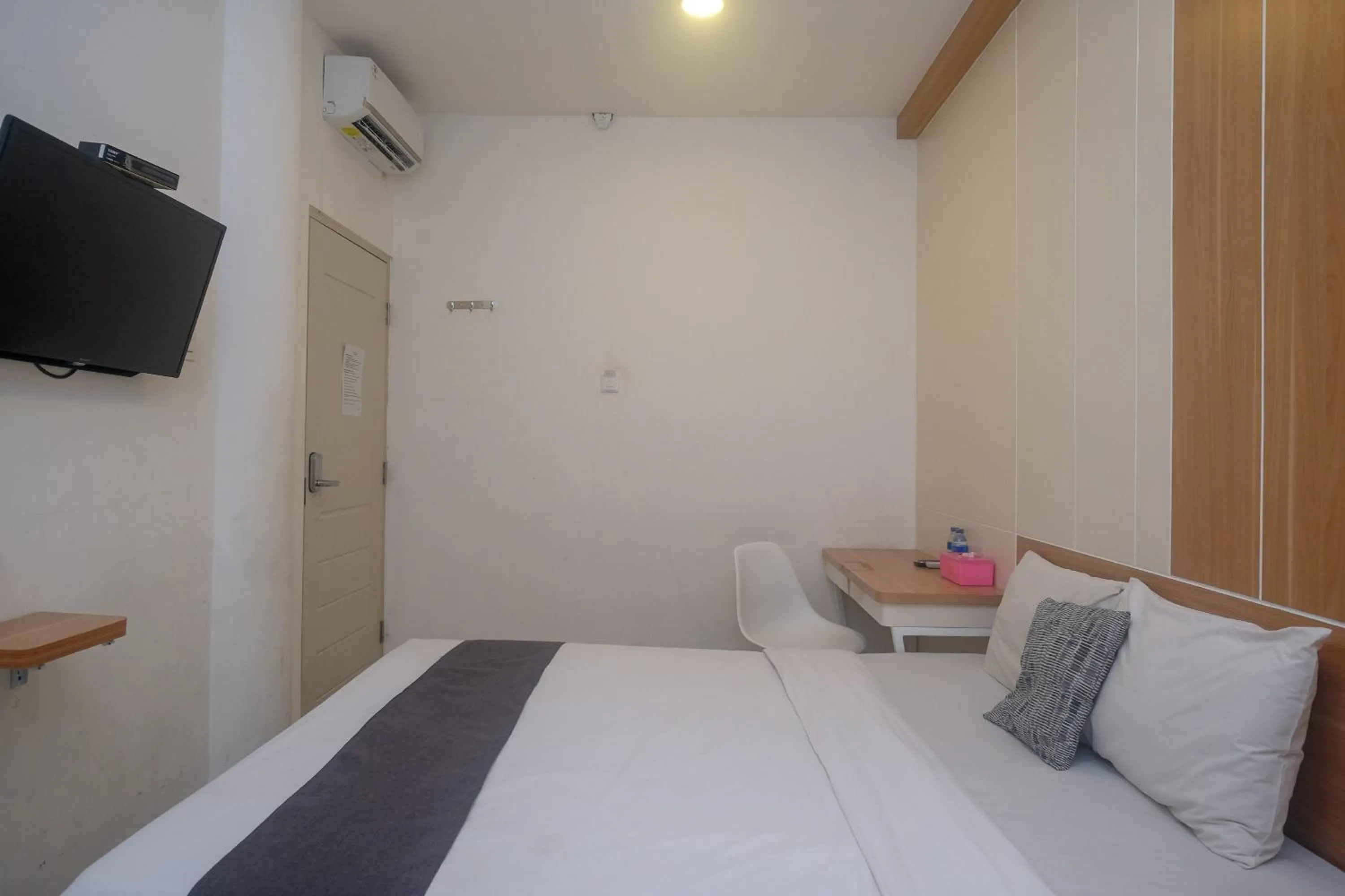 Bedroom, Bed in Ngampilan Residence Yogyakarta Mitra RedDoorz