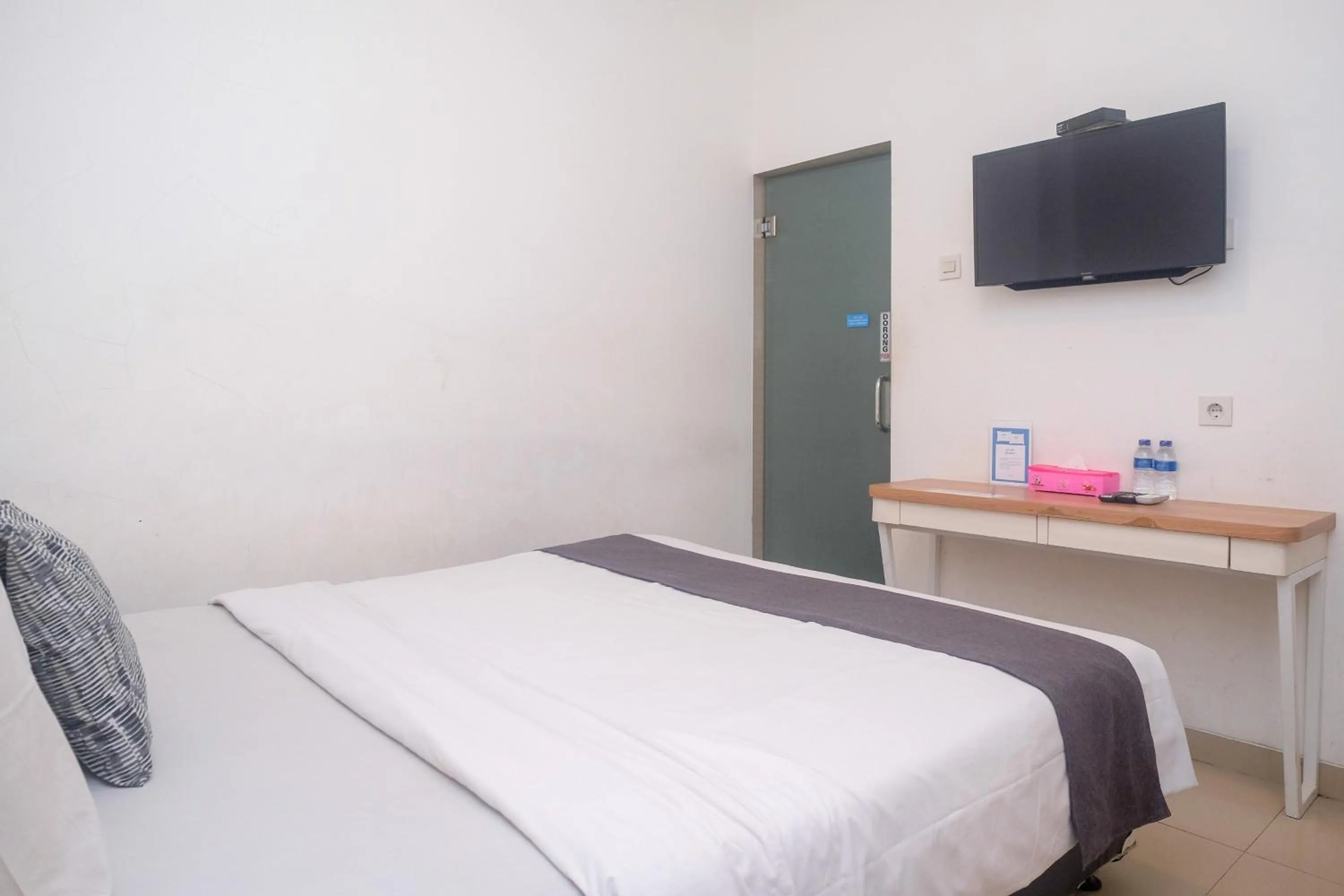 Bedroom, Bed in Ngampilan Residence Yogyakarta Mitra RedDoorz