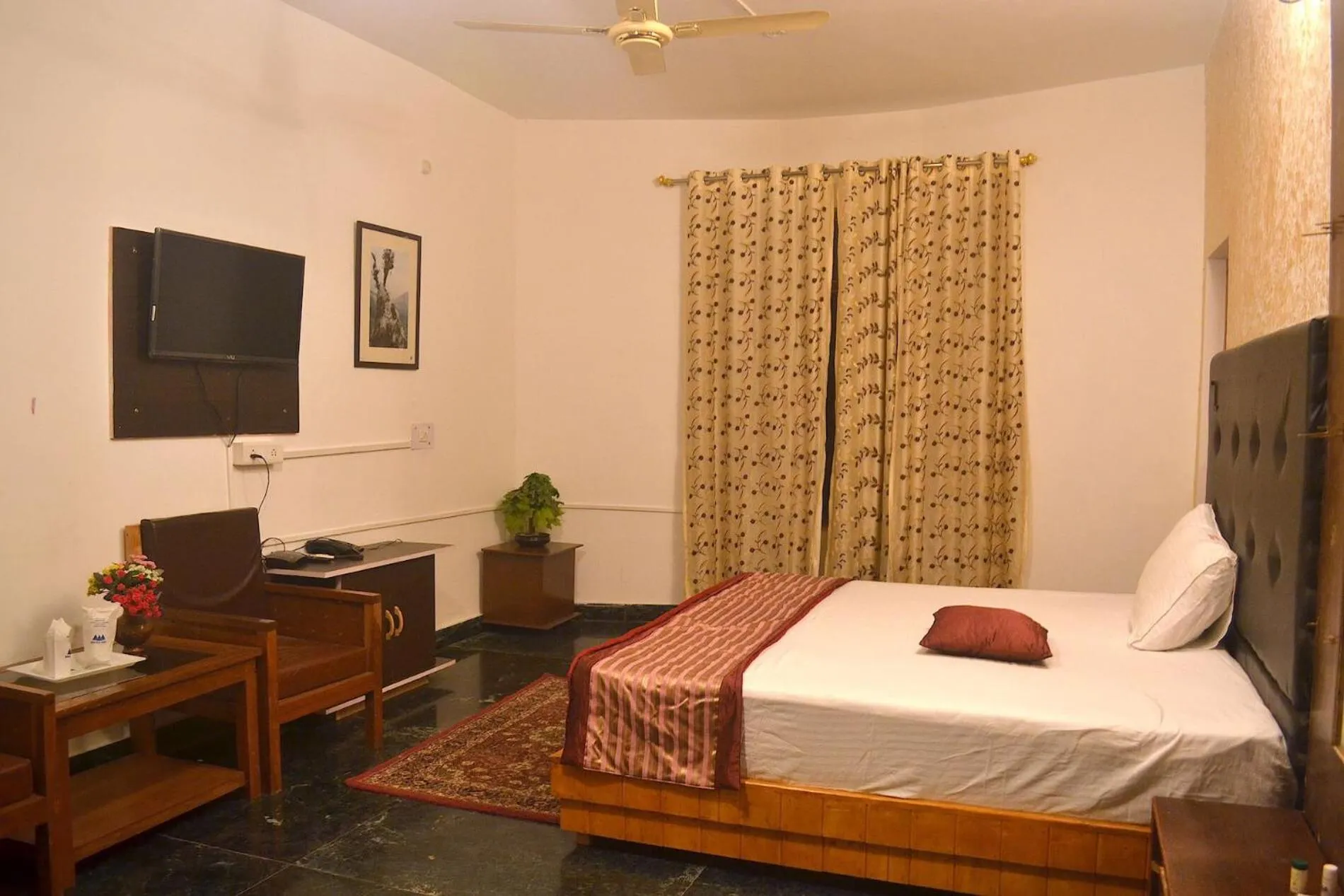 Bed in Countryside Himalayan Resort