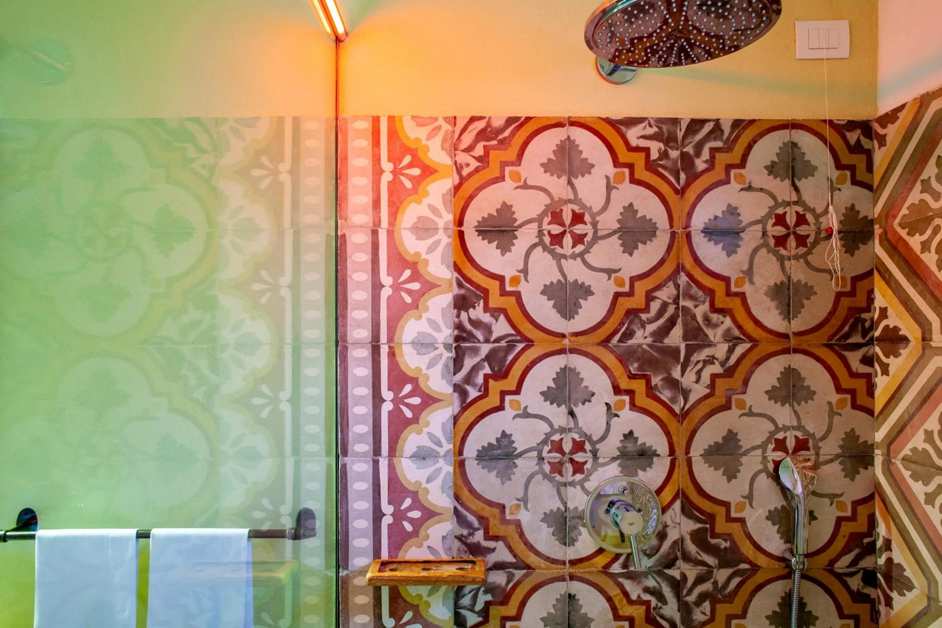 Shower in Naturalis Bio Resort