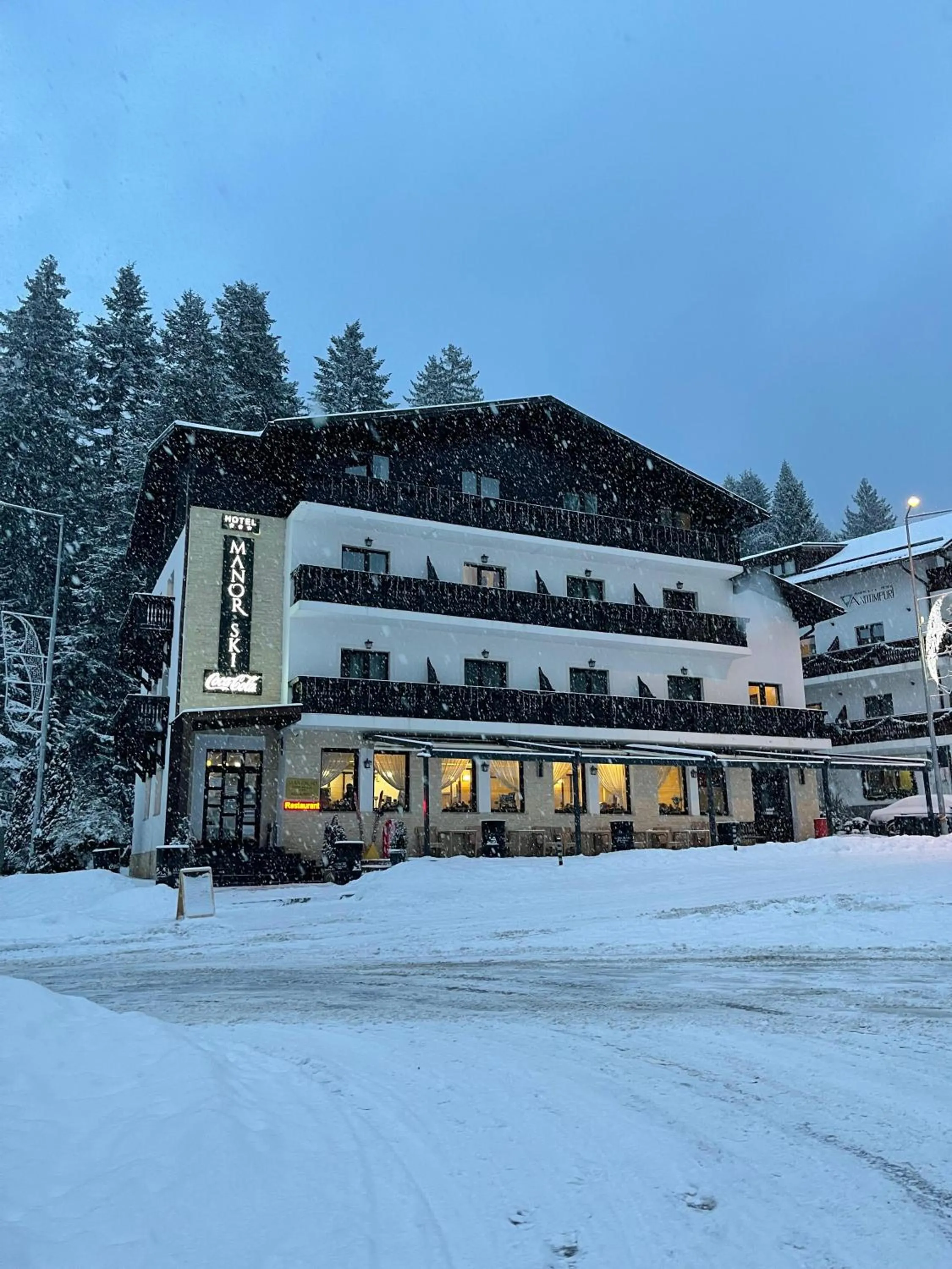 Property building in Manor Ski Hotel