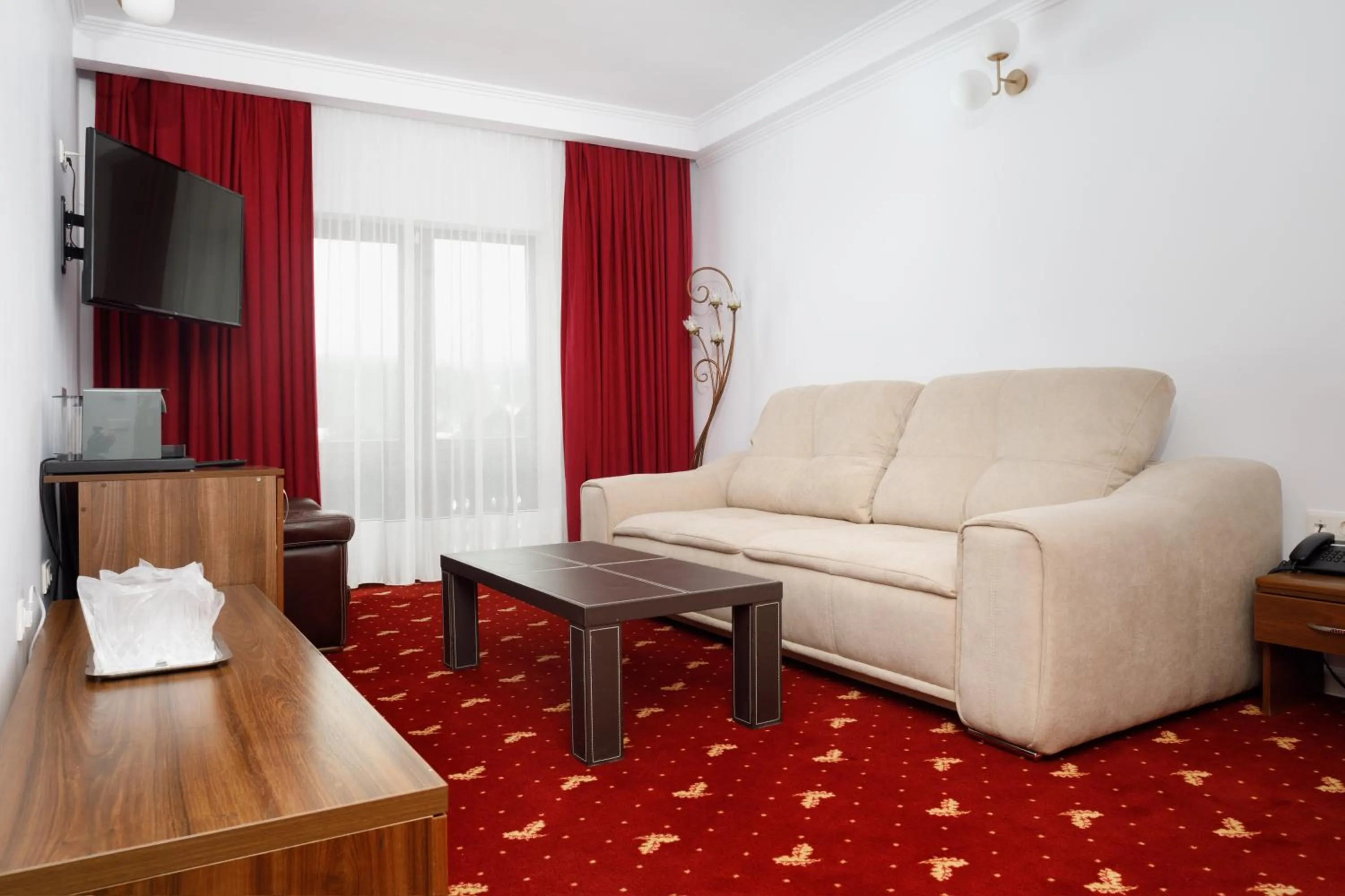 TV and multimedia in Manor Ski Hotel