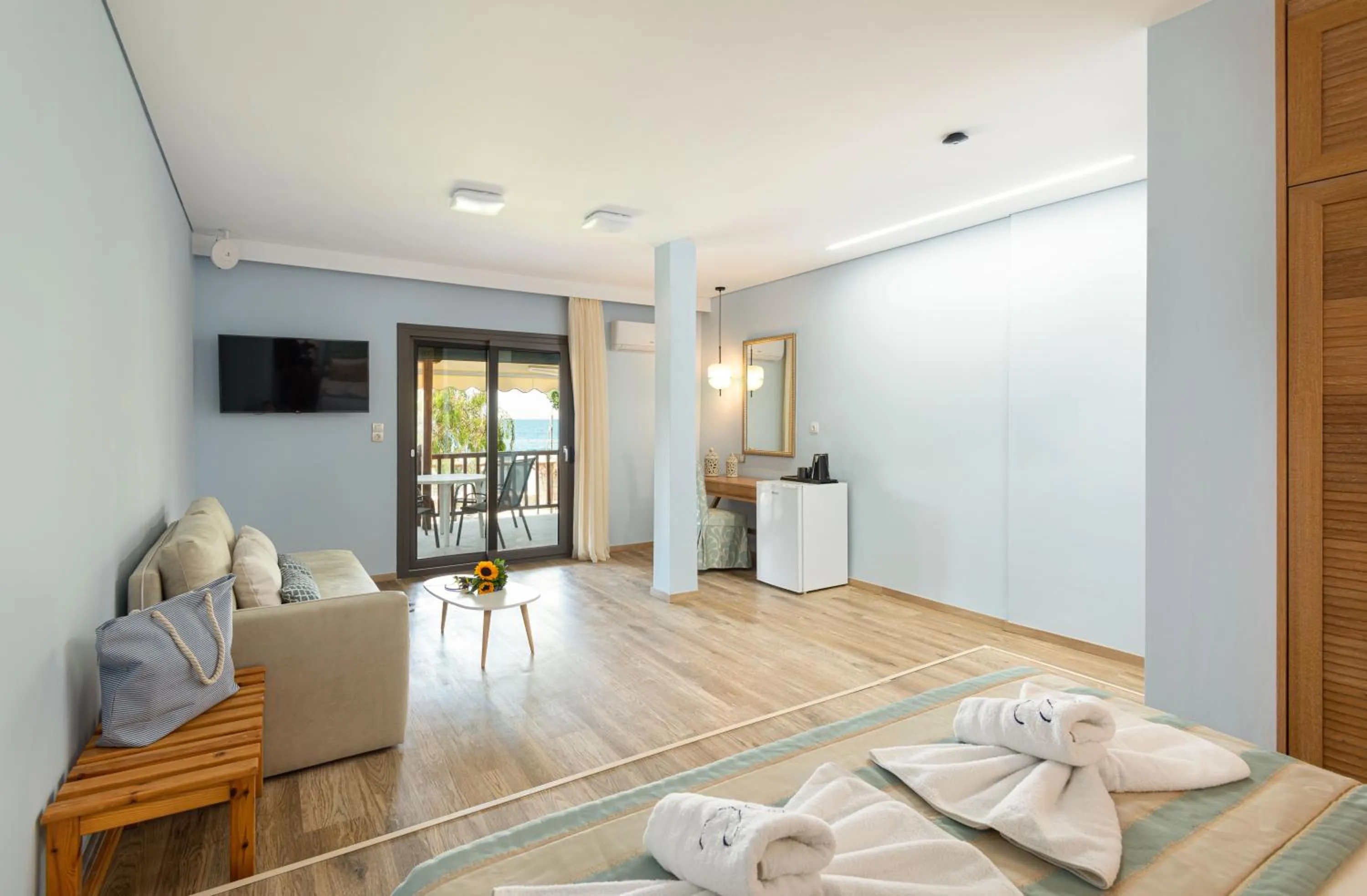 Living room, Bed in Regos Resort Hotel