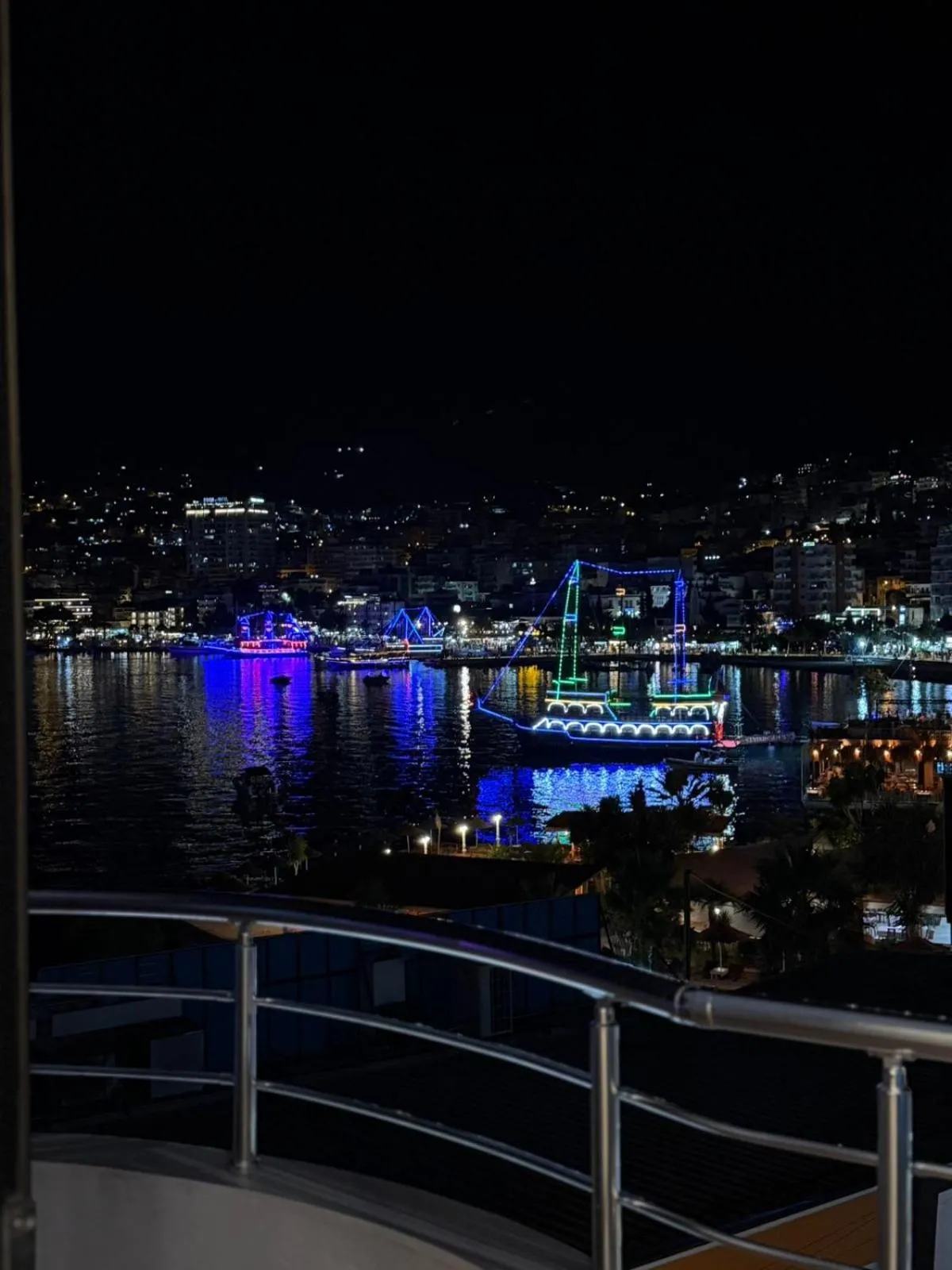 Night in Hotel Strora