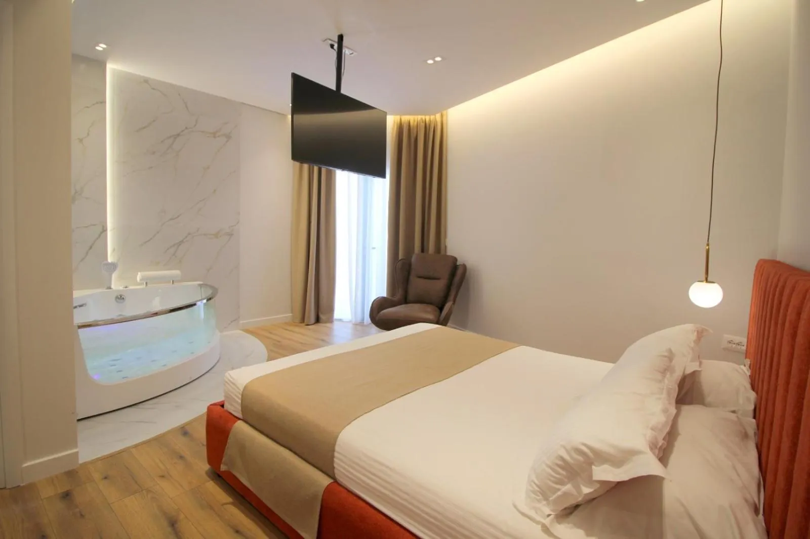 TV and multimedia in Hotel Strora