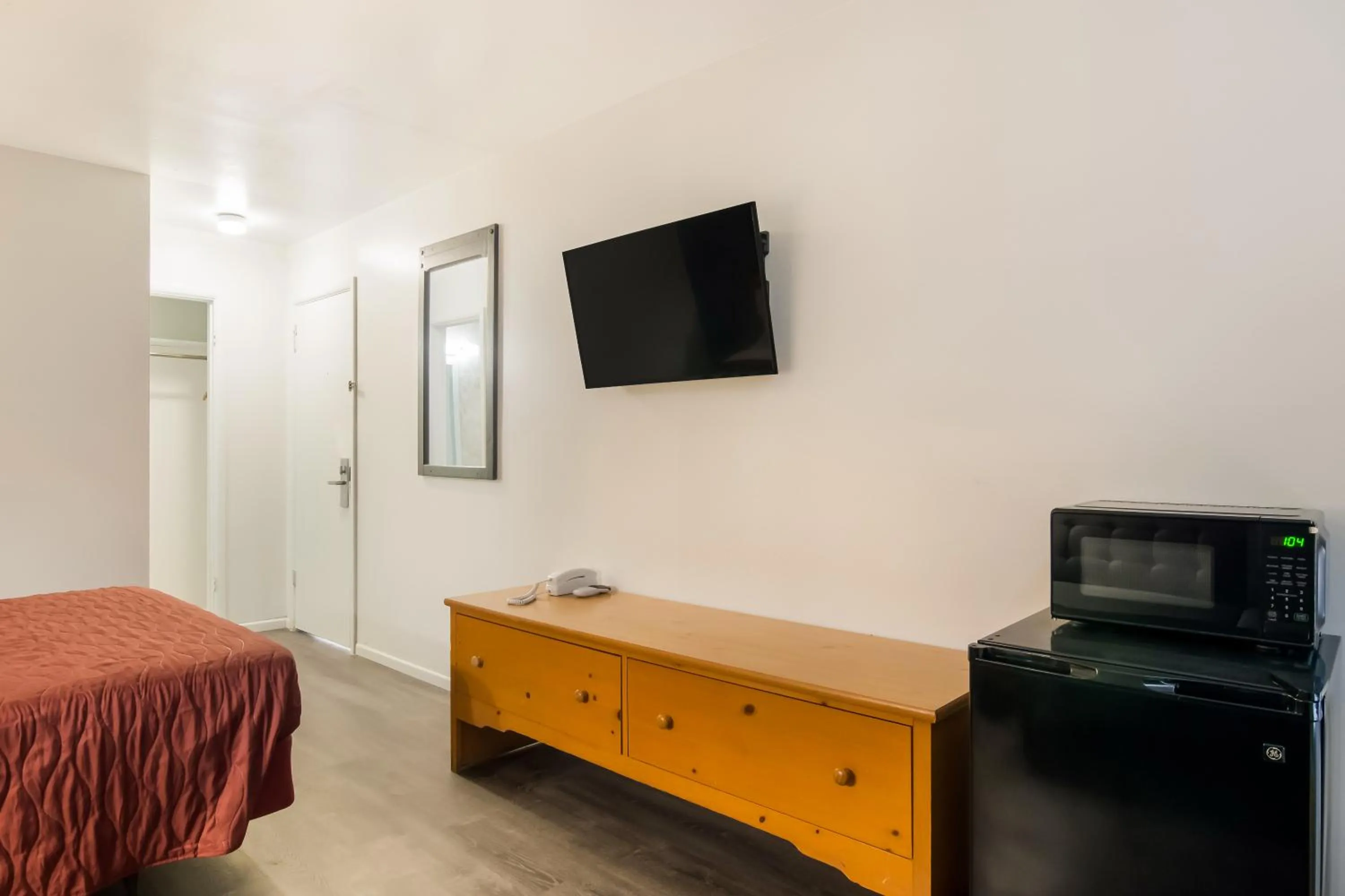 hair dresser, Bed in Rodeway Inn & Suites Sidney Historic Downtown I-80