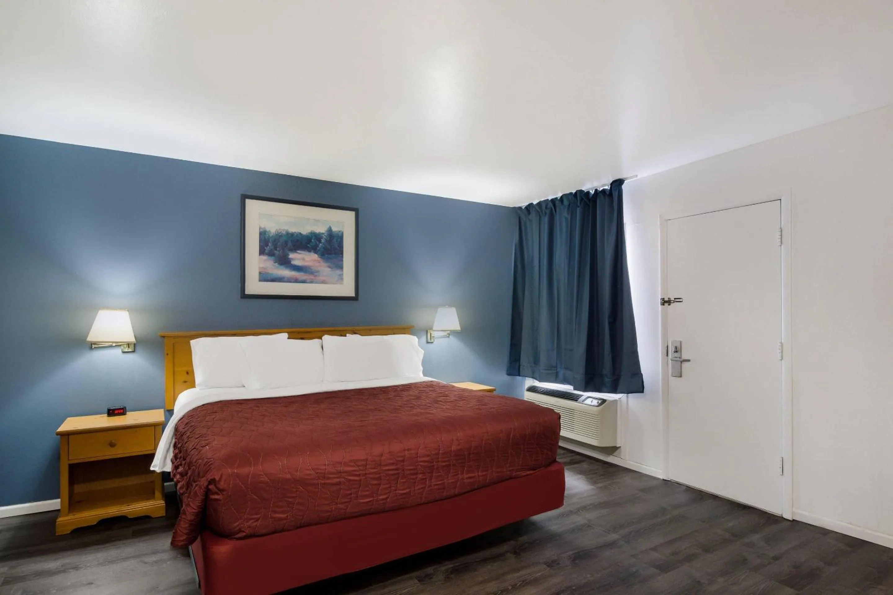 Bedroom, Bed in Rodeway Inn & Suites Sidney Historic Downtown I-80