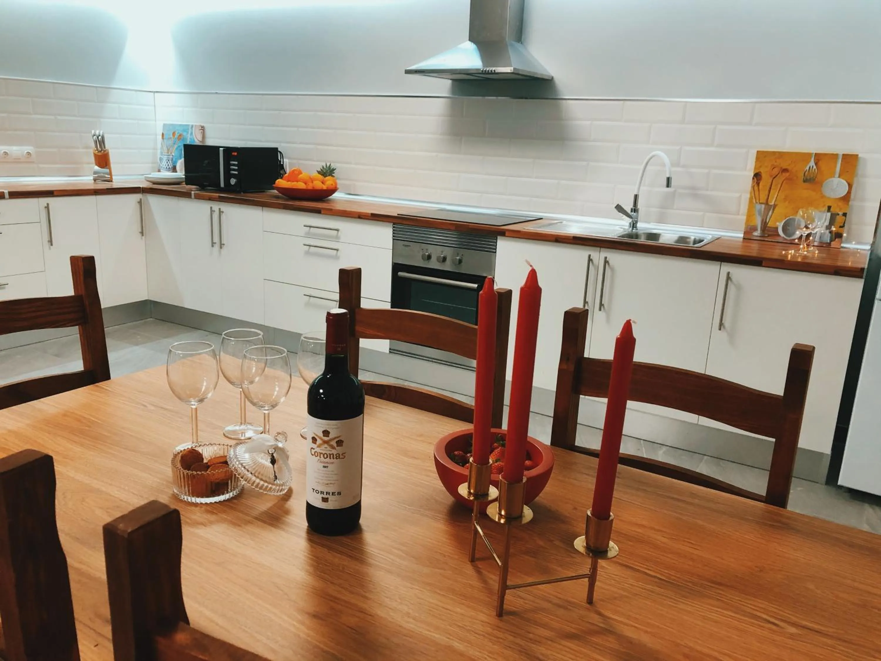 Communal kitchen in Villa 8 Islas