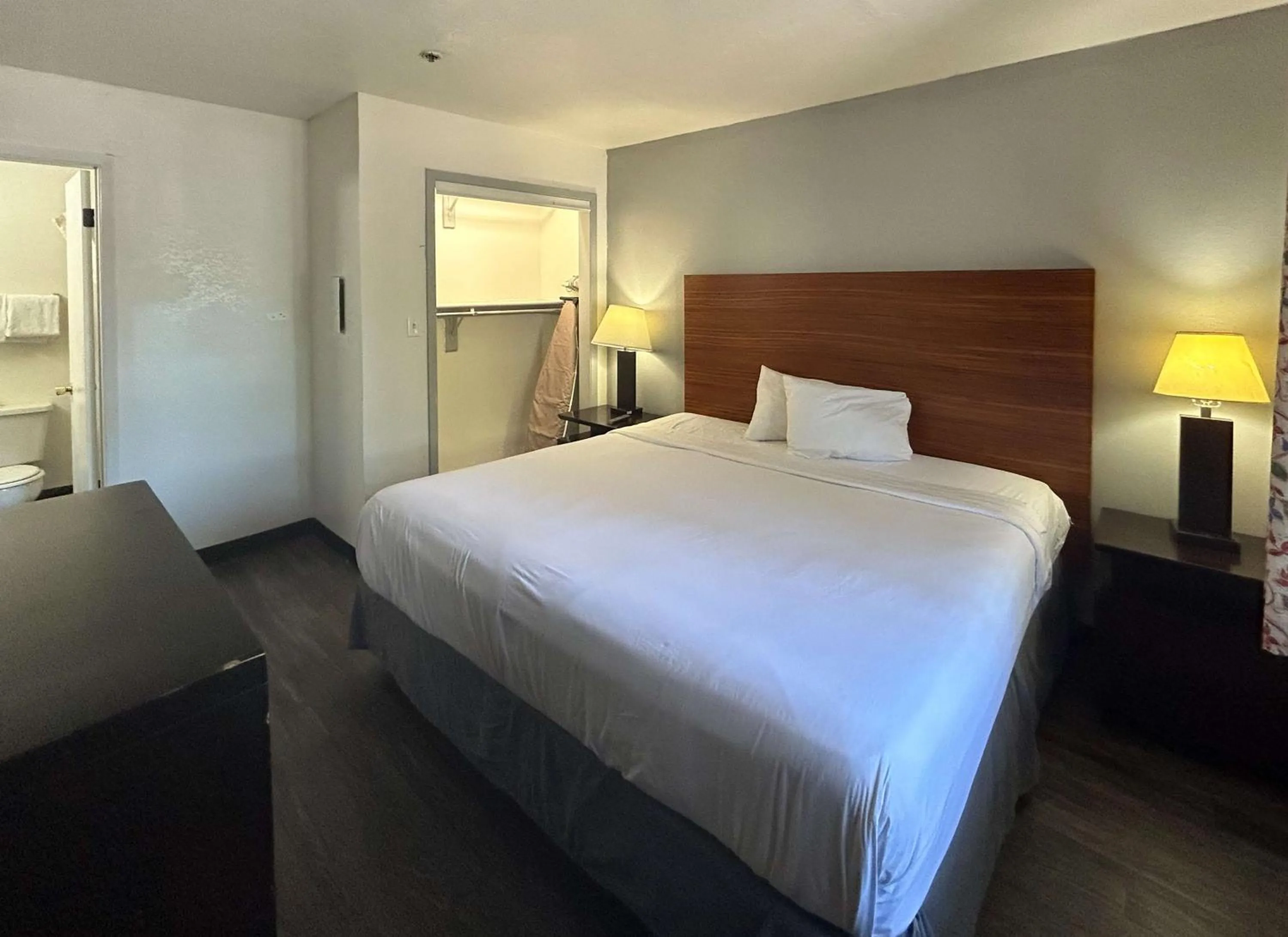 Bedroom, Bed in Extend-a-Suites Tempe