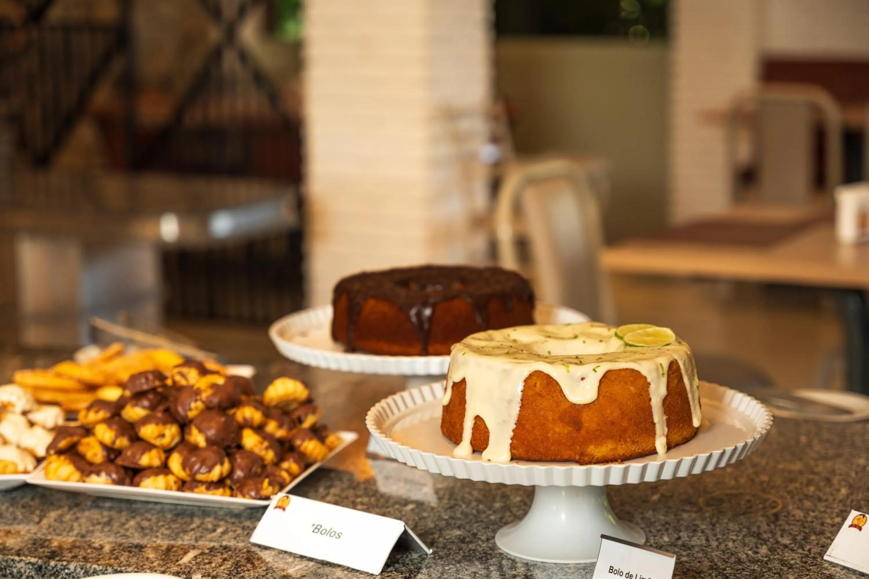 Restaurant/places to eat in Grinbergs Village Hotel