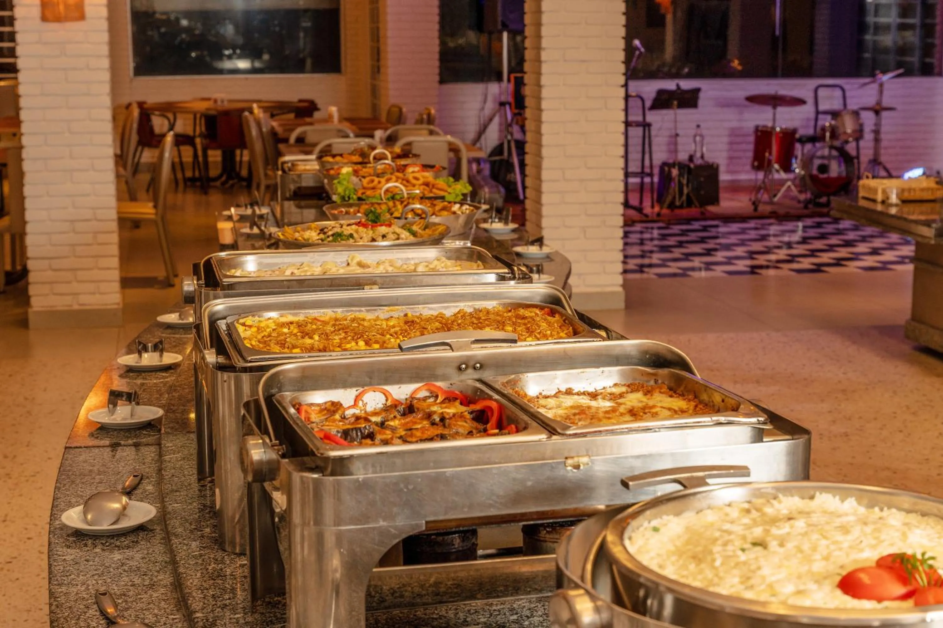 Restaurant/places to eat in Grinbergs Village Hotel