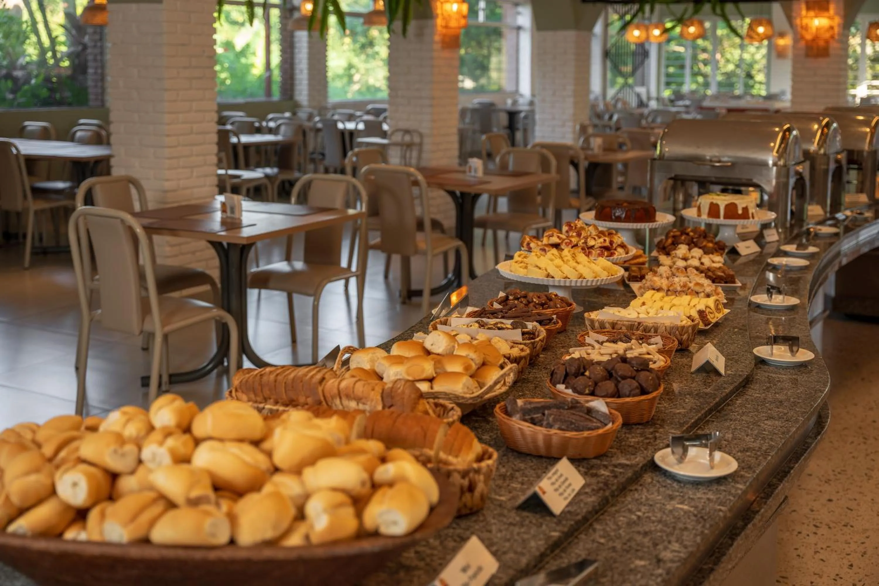 Restaurant/places to eat in Grinbergs Village Hotel