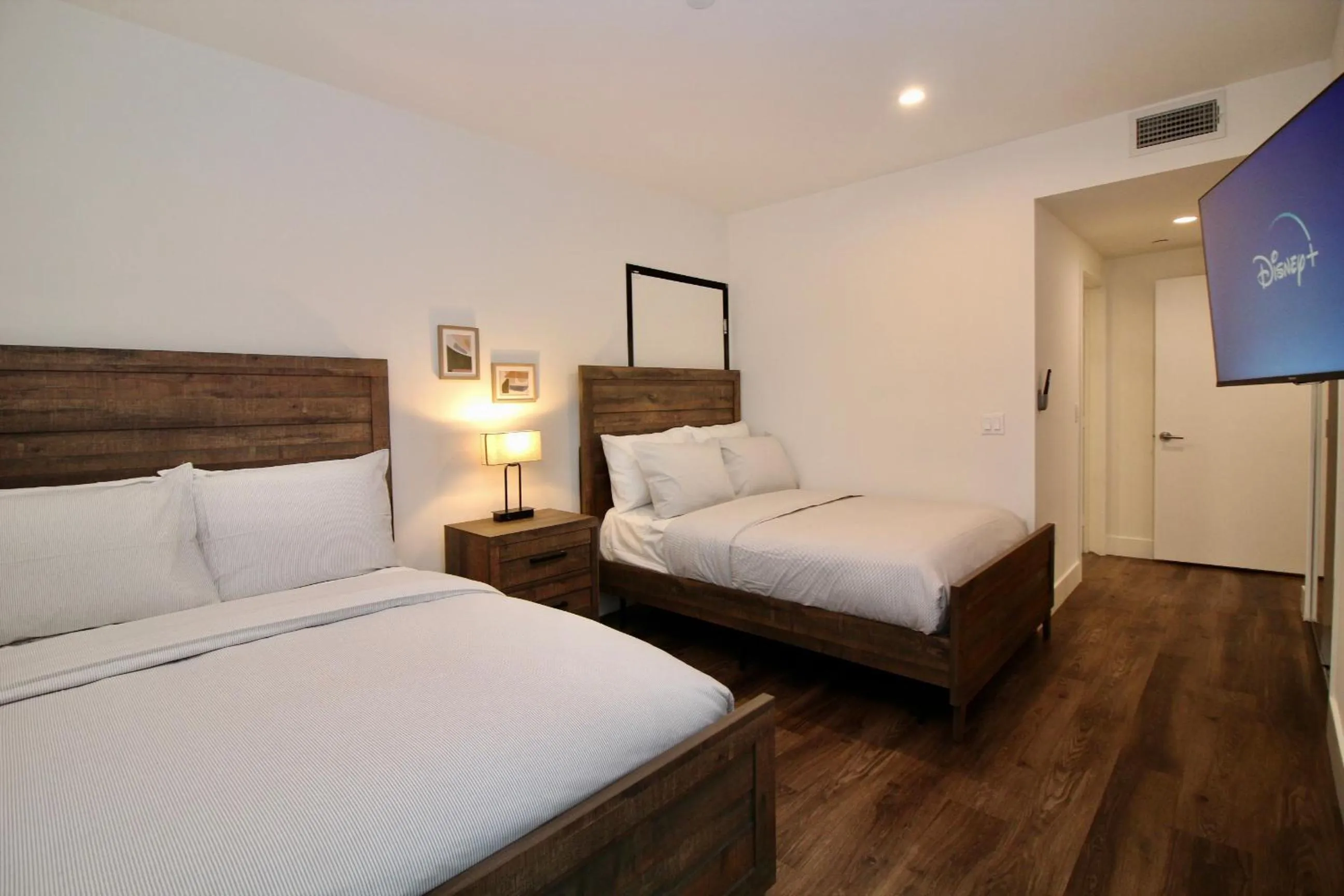 Bedroom, Bed in Los Angeles Premium City Suites with Free Parking