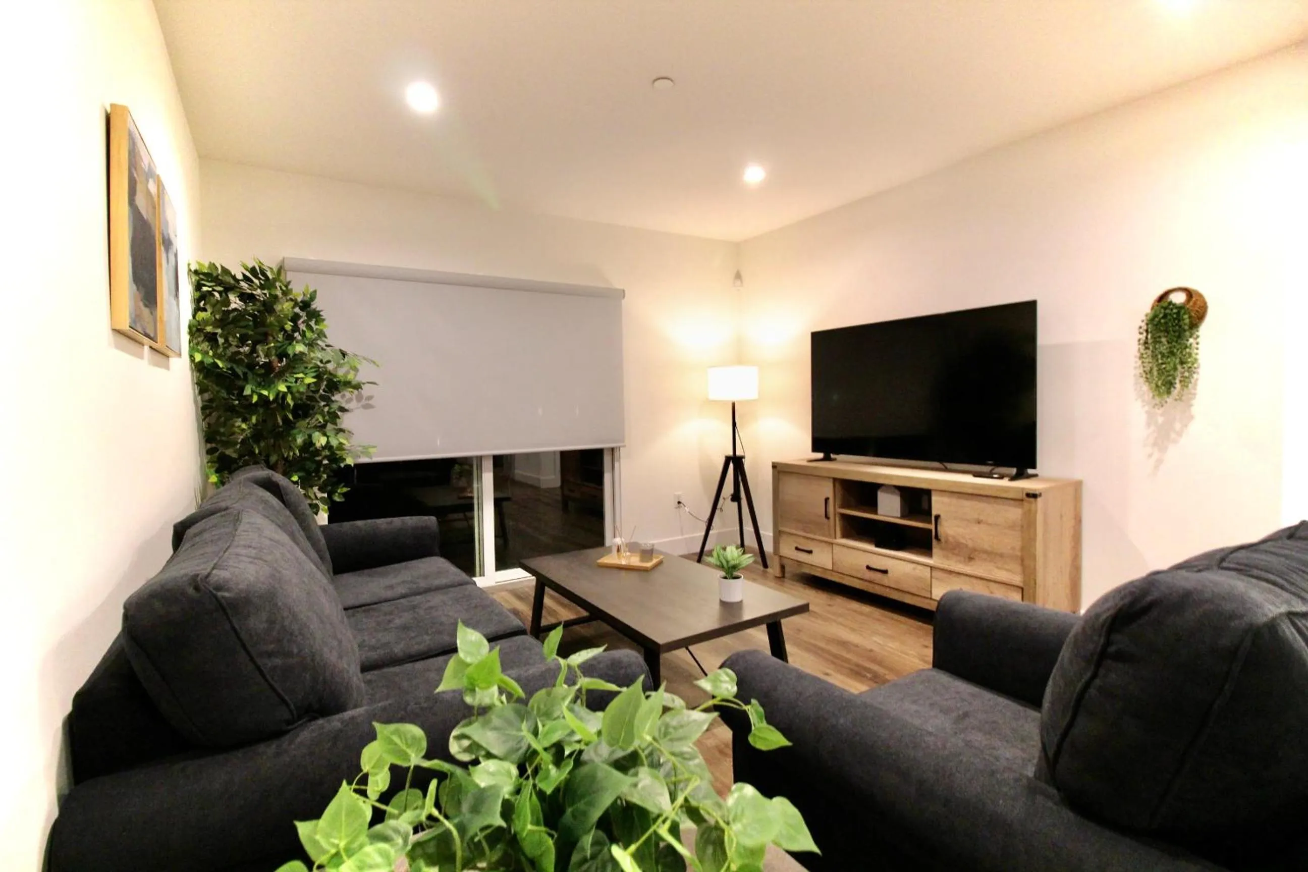 Living room in Los Angeles Premium City Suites with Free Parking