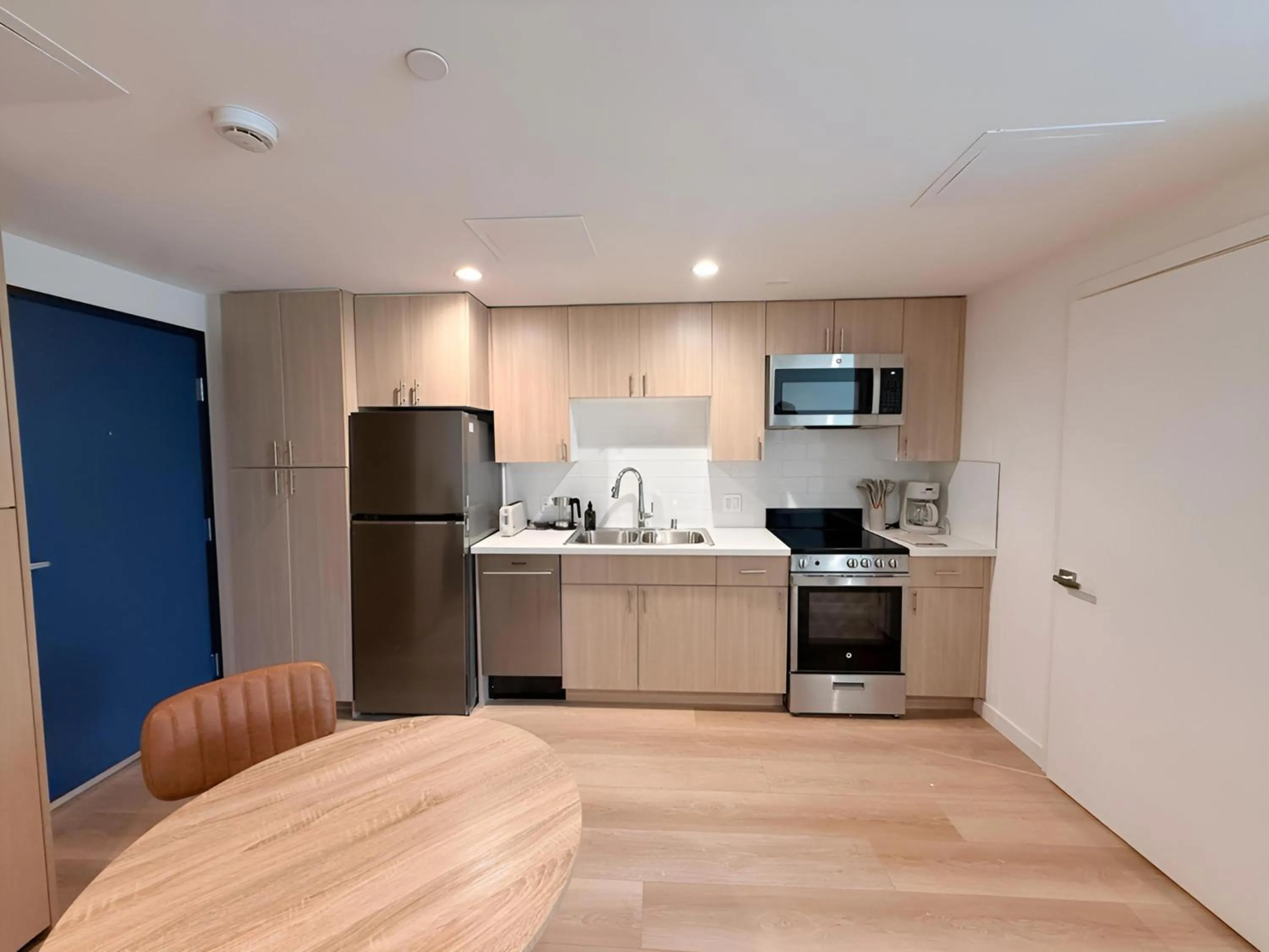 kitchen in Los Angeles Premium City Suites with Free Parking