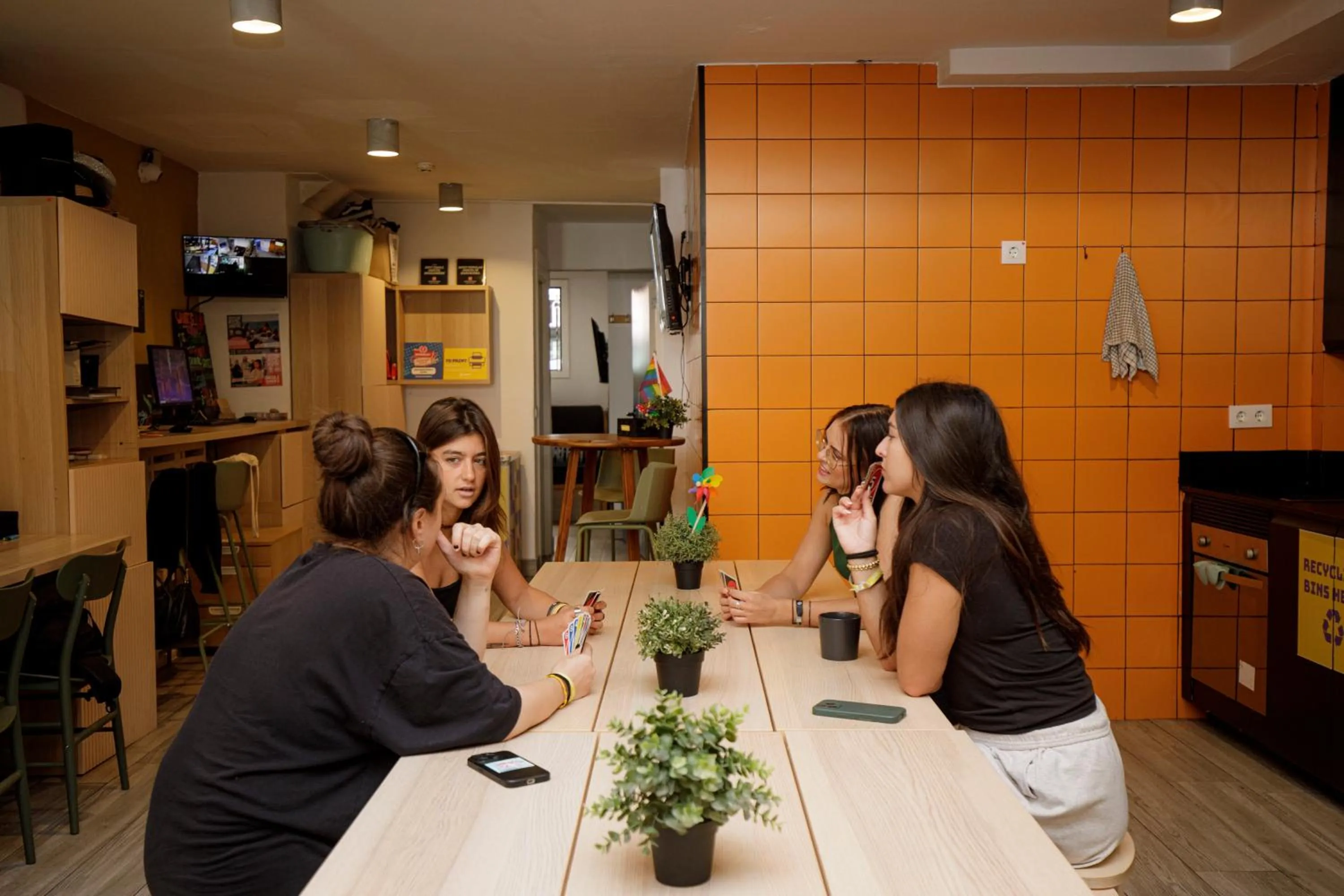 People in Onefam Paralelo