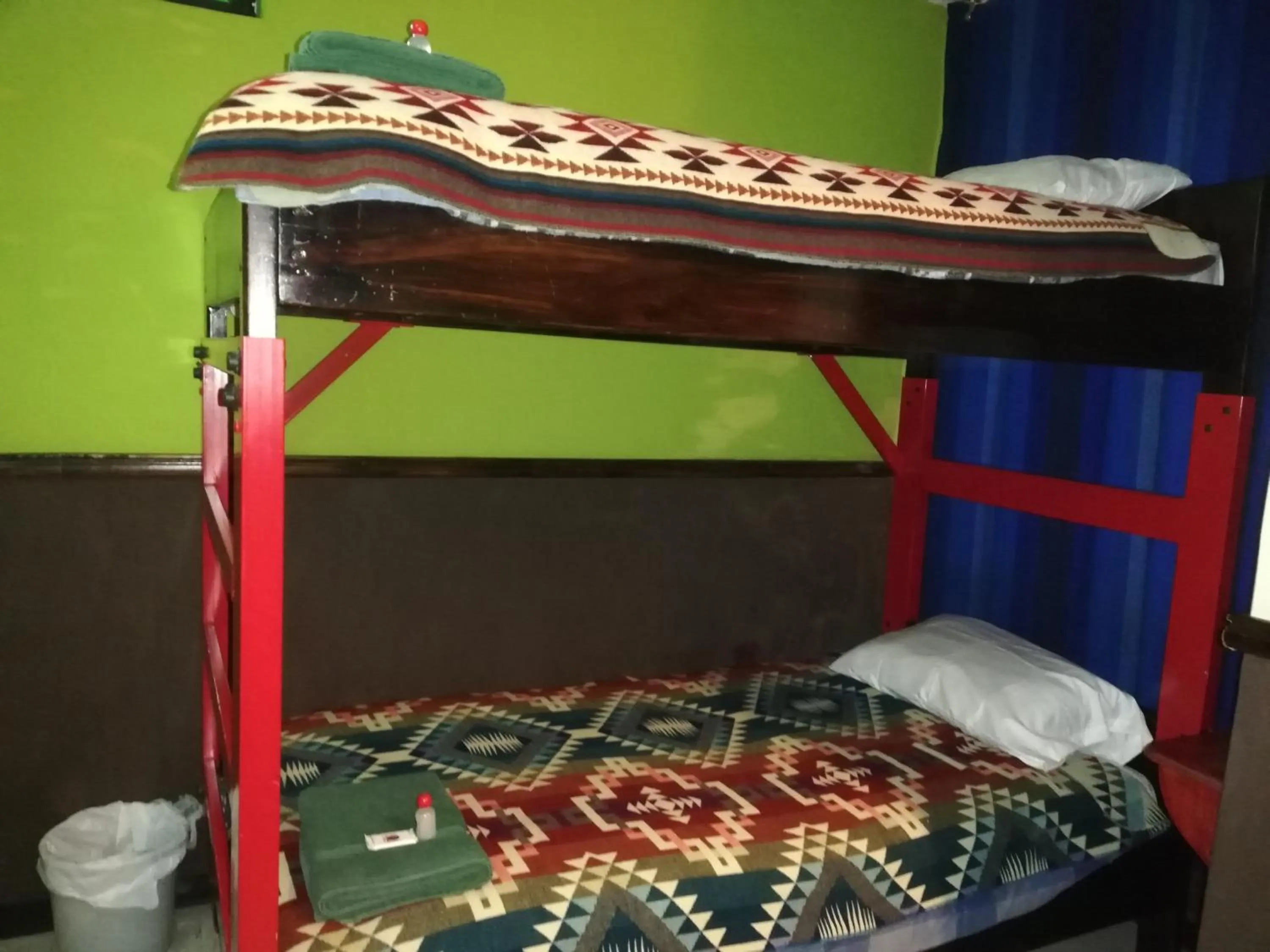 bunk bed, Bed in Flying Donkey