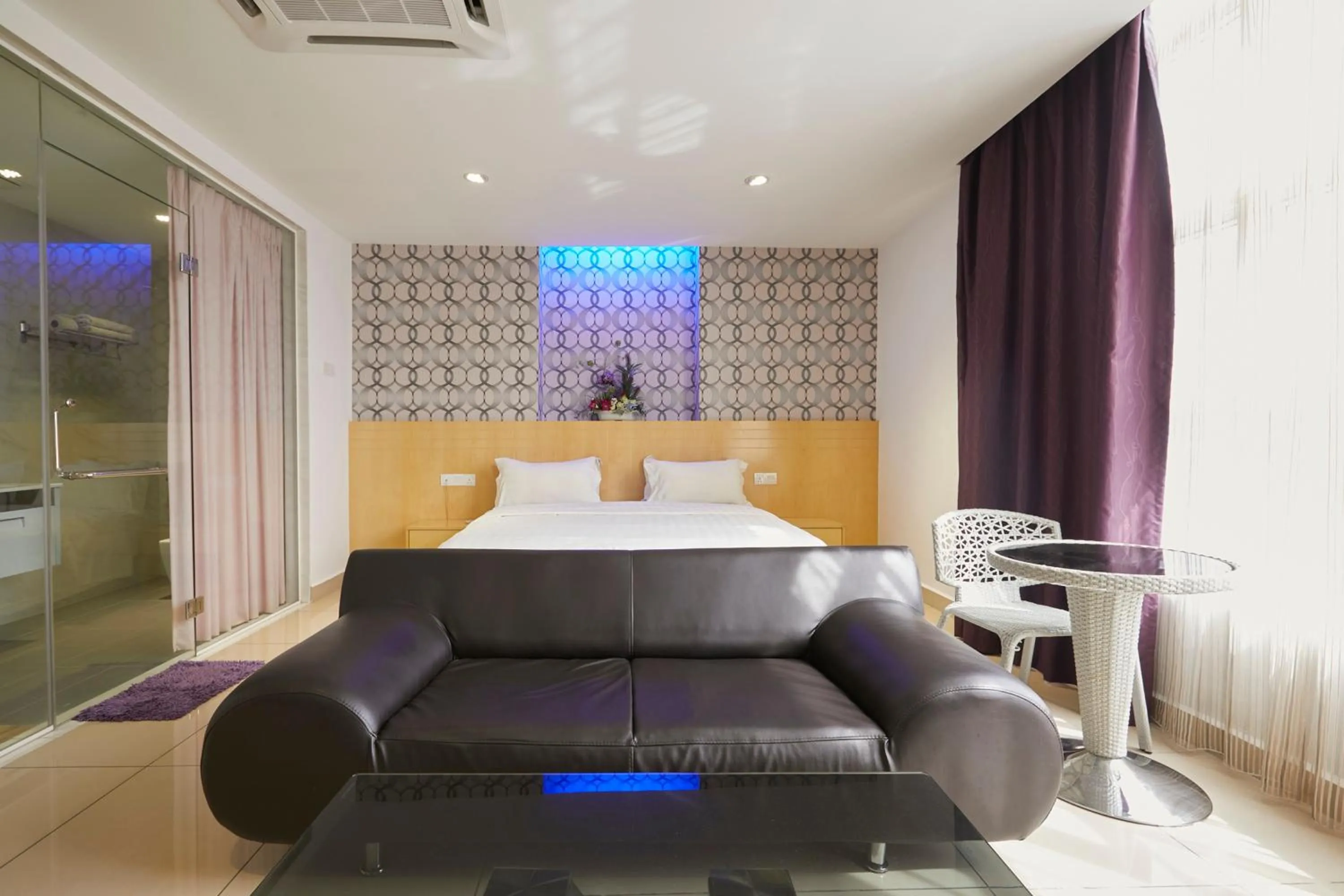 Bedroom, Bed in East Sun Hotel Sekinchan Self Check In