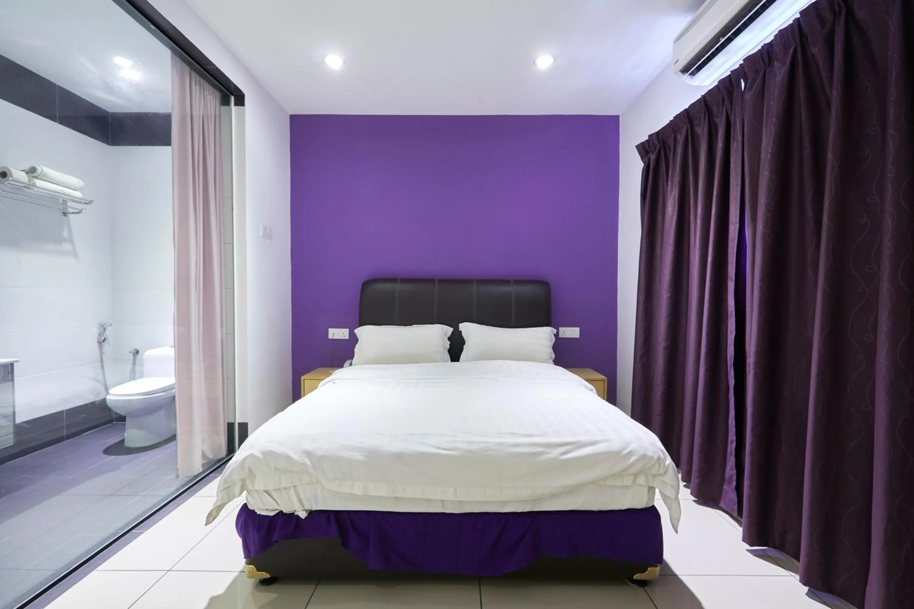 Bedroom, Bed in East Sun Hotel Sekinchan Self Check In