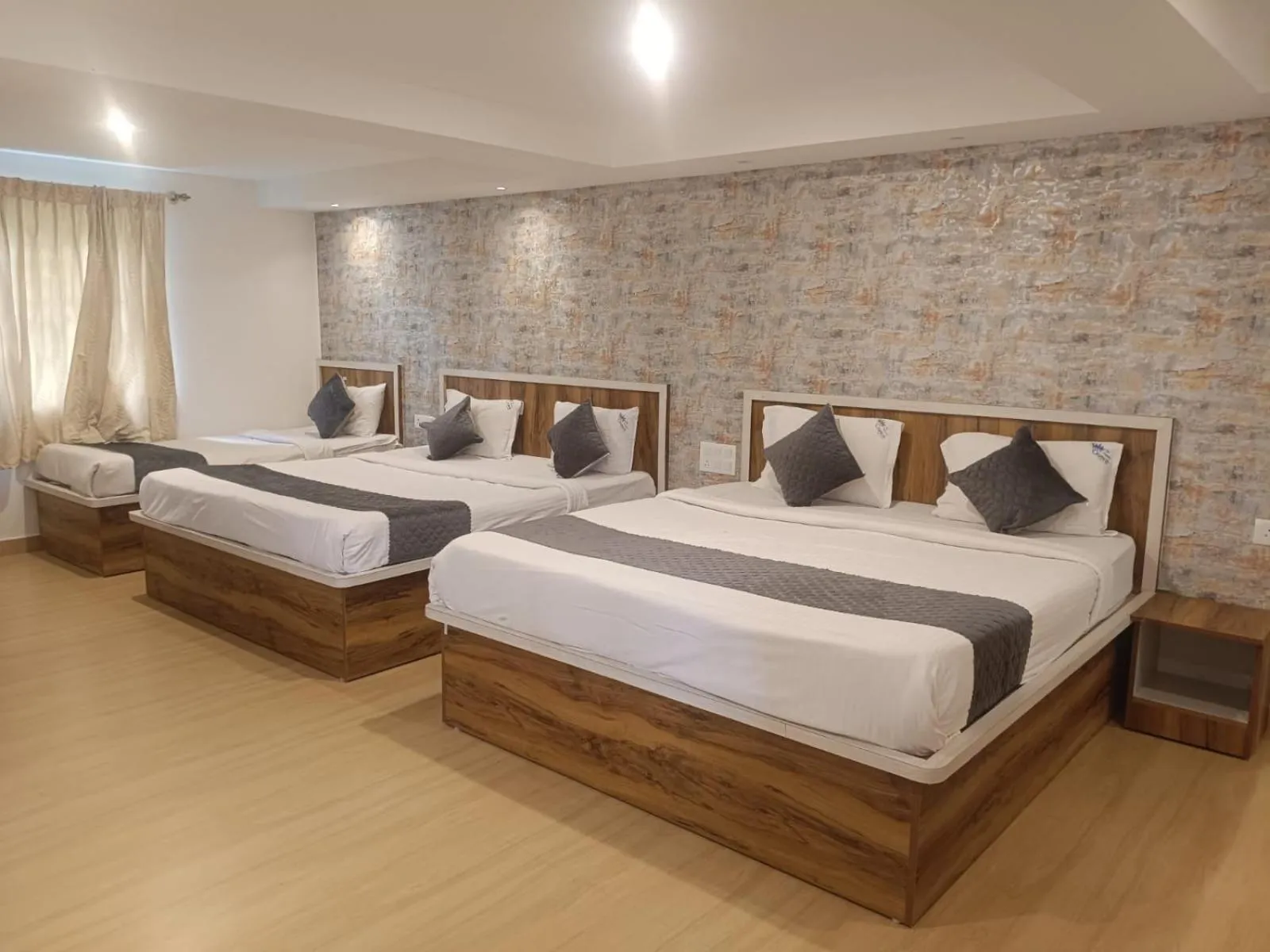 Bed in Hillcrest Metro