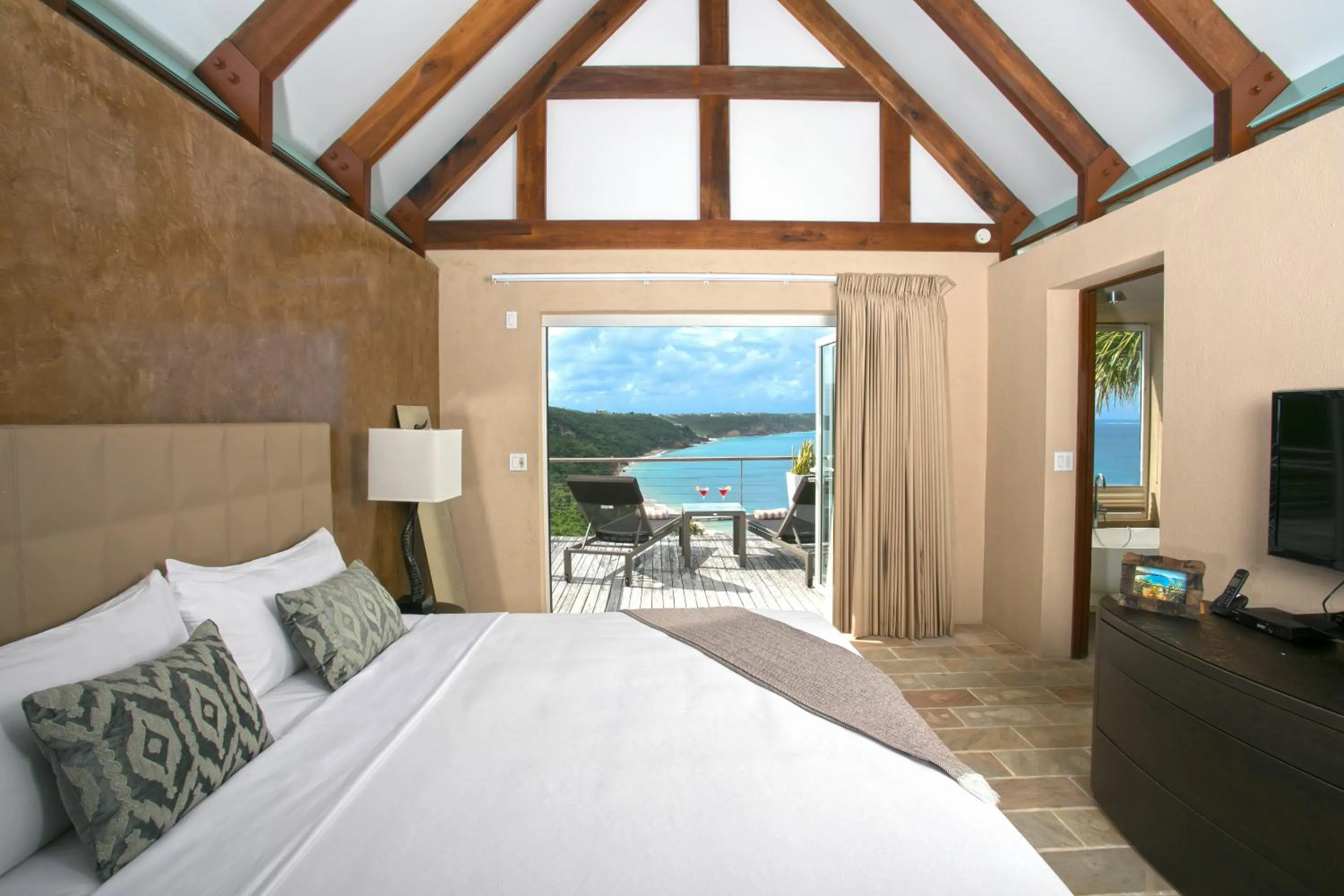 Bed in CeBlue Villas