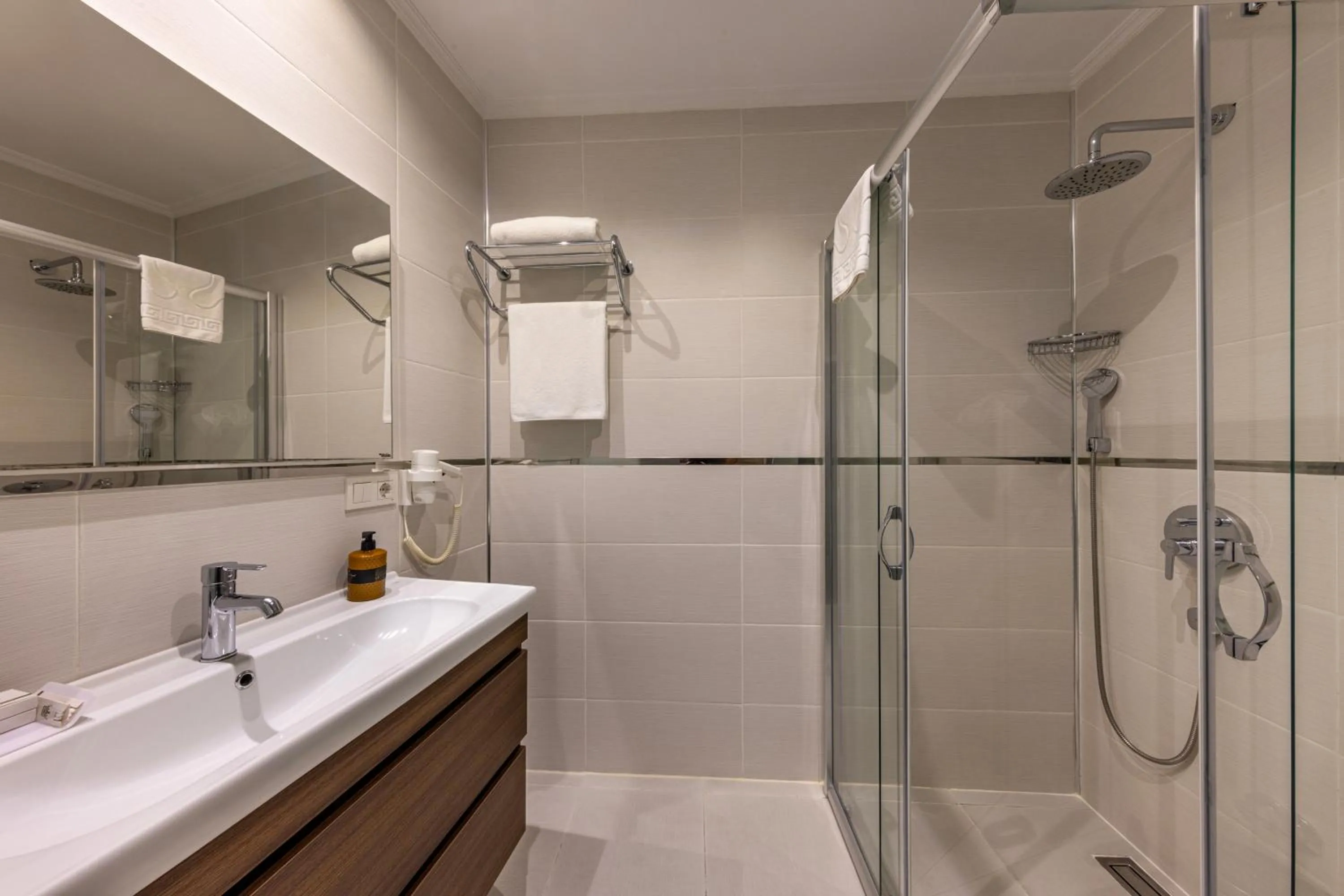 Bathroom in Mr BEYAZ HOTEL