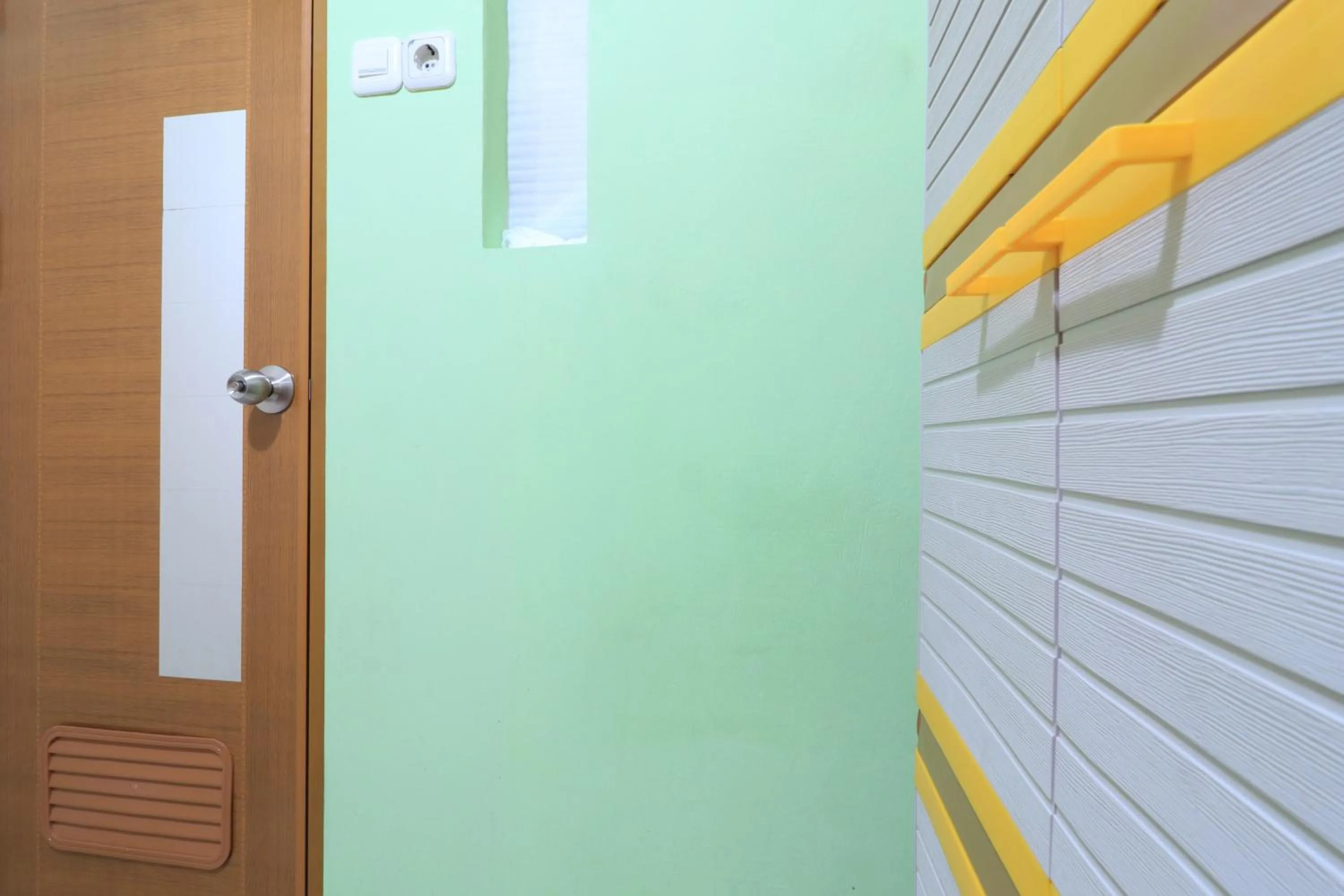 wardrobe in Eiffel Residence Batu Tulis 37 - Female Only