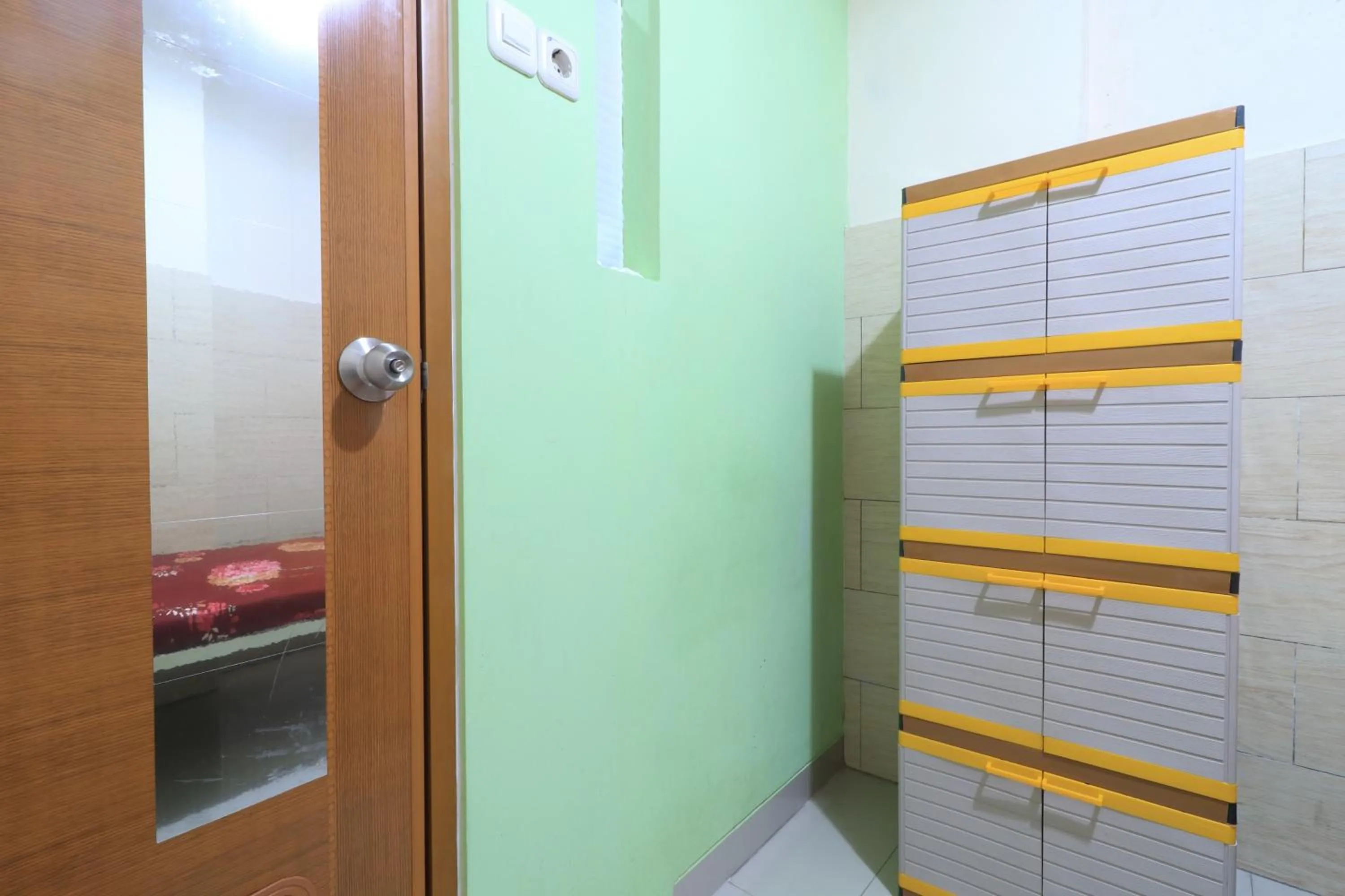 wardrobe in Eiffel Residence Batu Tulis 37 - Female Only