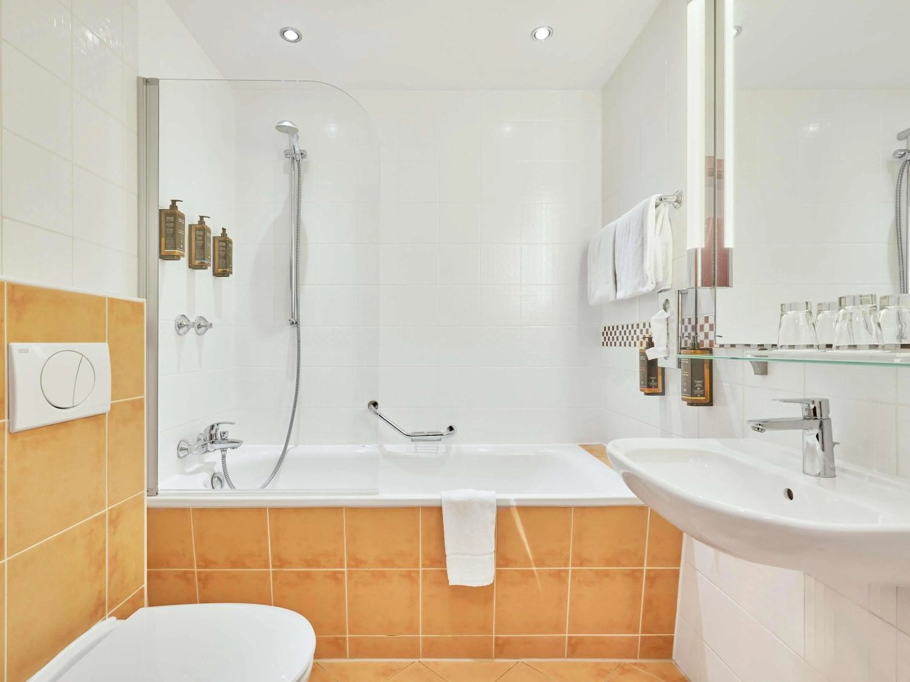 Bedroom in Mercure Hotel Bad Duerkheim An Den Salinen