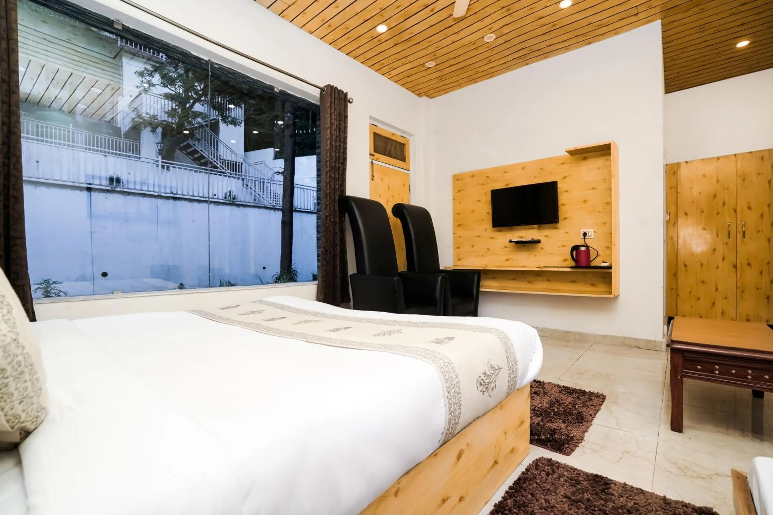 Communal lounge/ TV room, Bed in The Bunksters Mcleodganj, Dharmkot